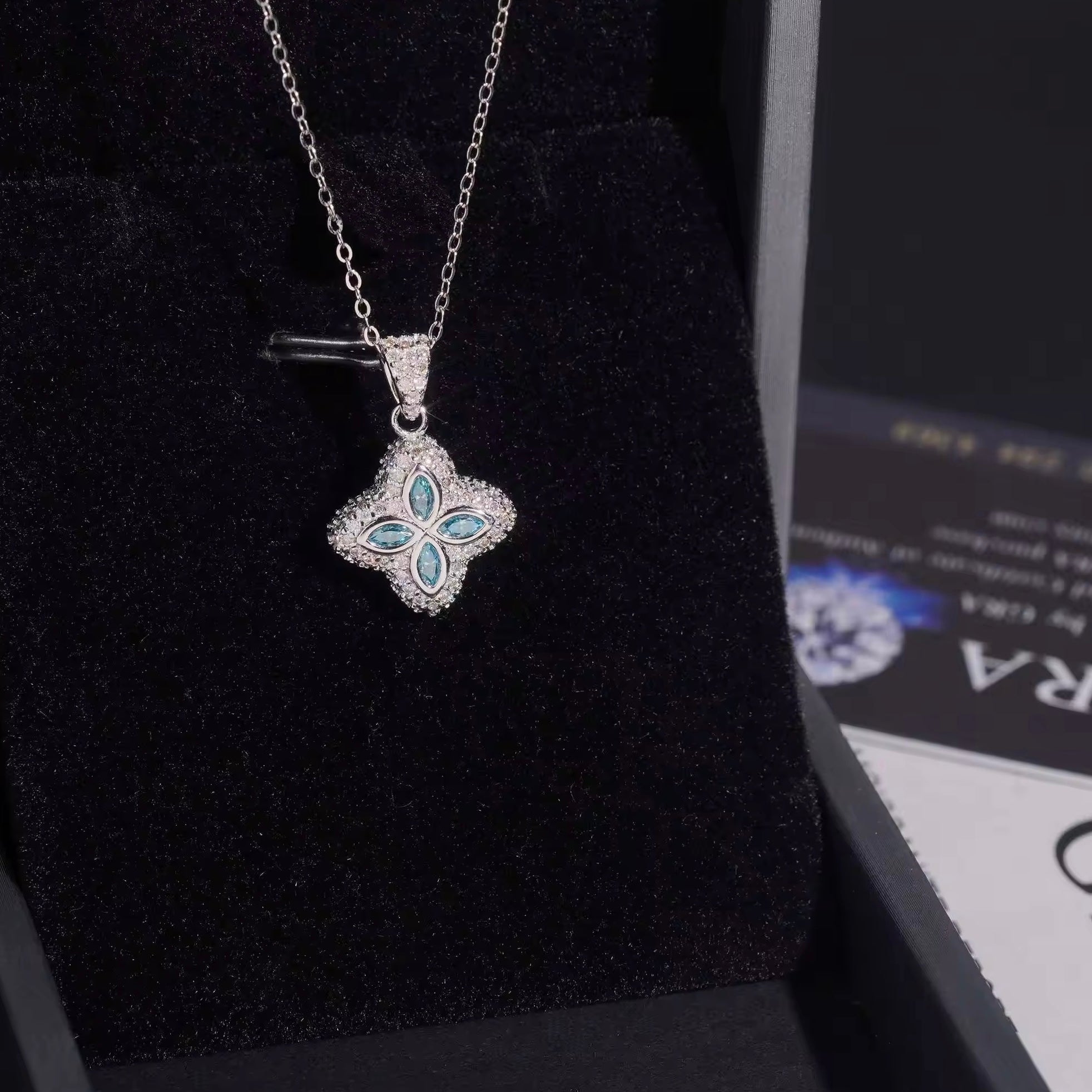 Blue Moissanite Clover Nekclace 18MM