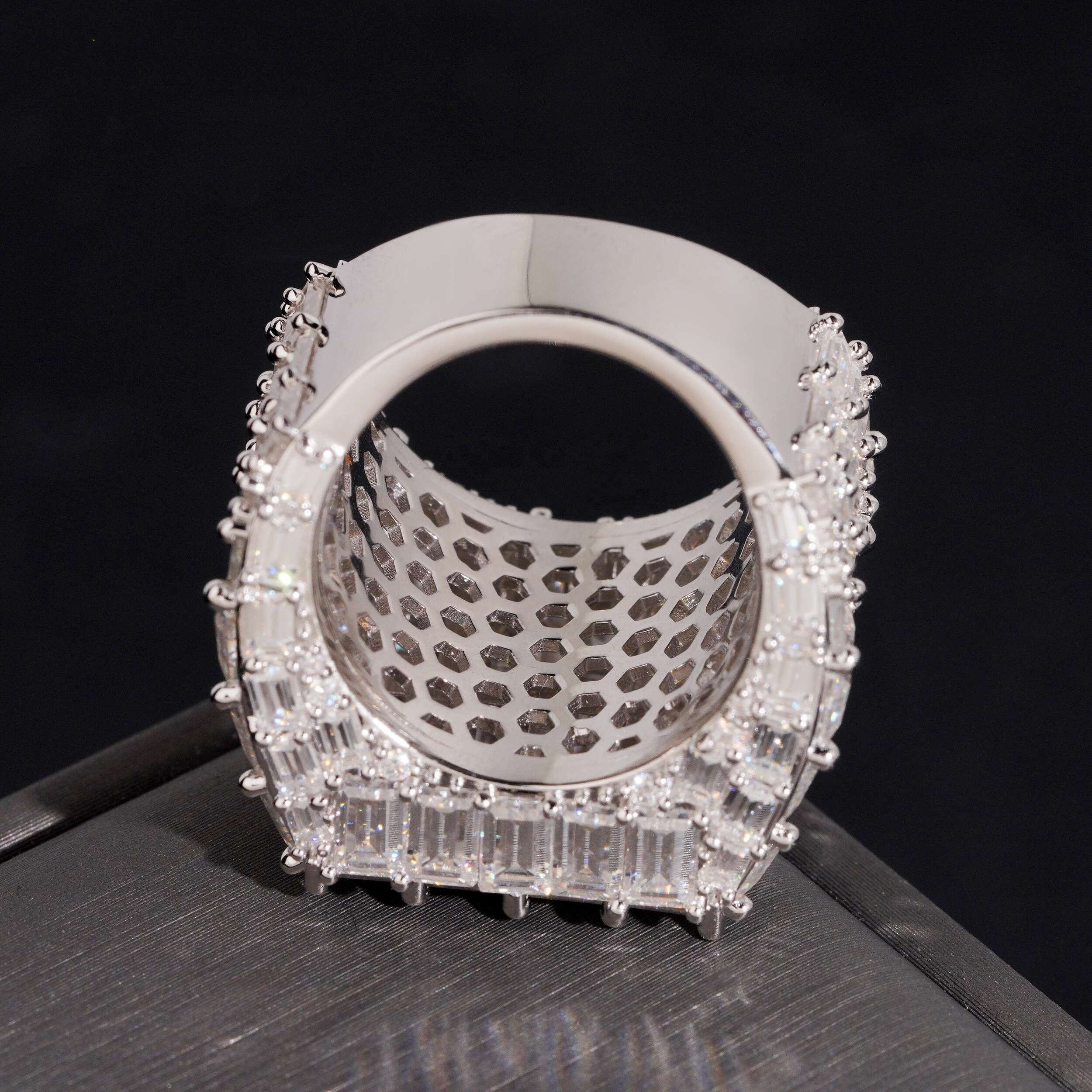 Bageutte Cut VVS Moissanite Diamond Men Ring 925 Silver