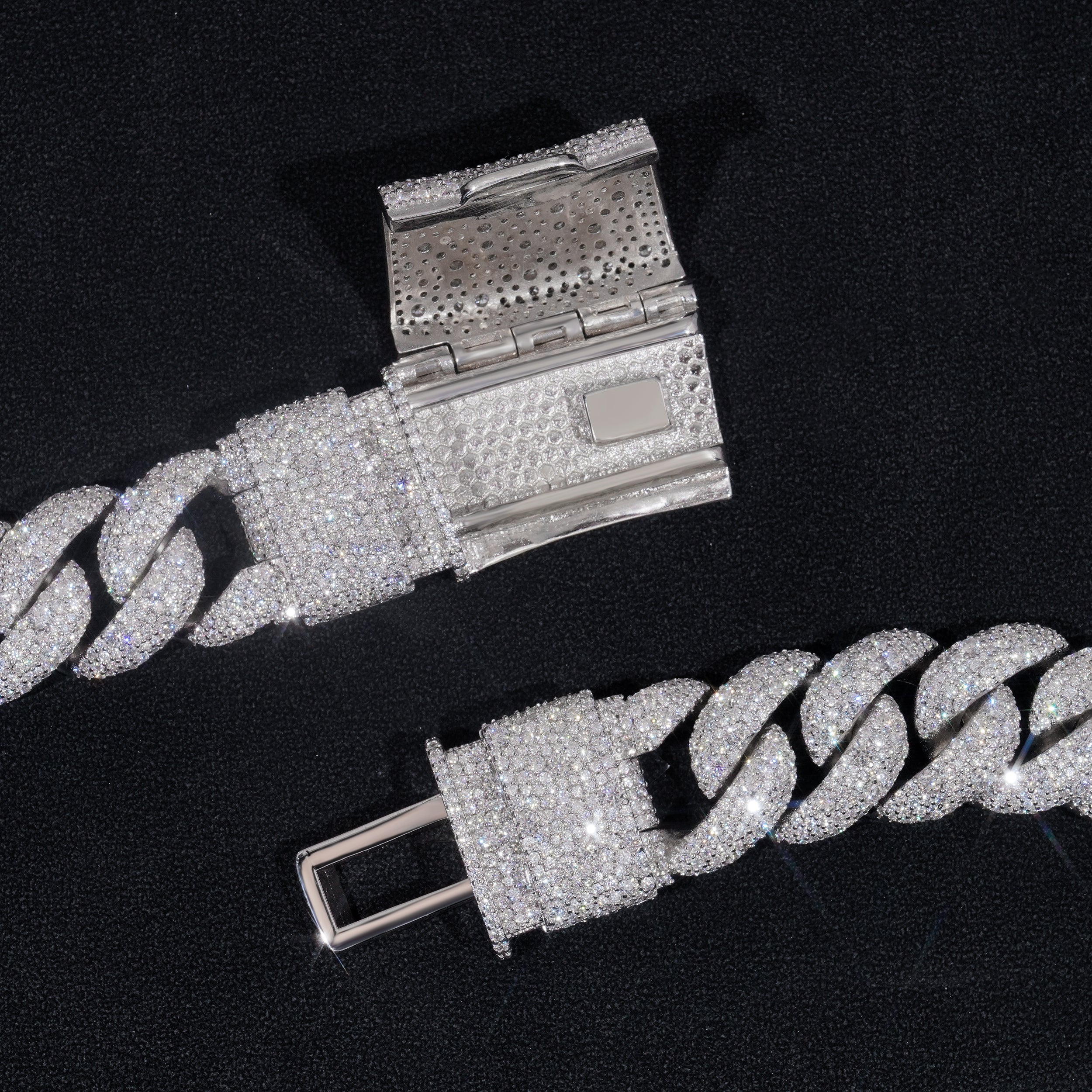 23mm Mosaic-Set moissanite Cuban Link Chain 10K Gold