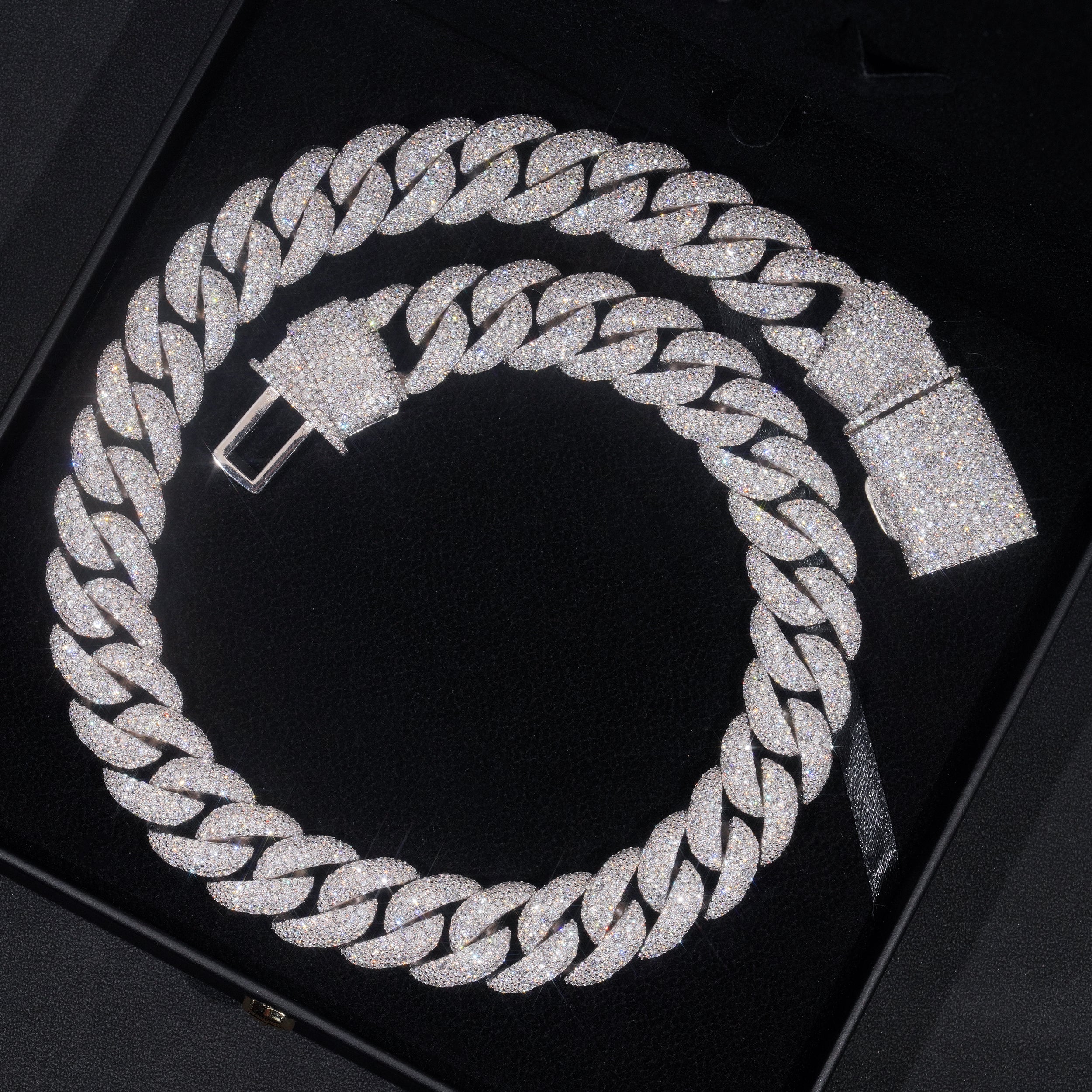 23mm Mosaic-Set moissanite Cuban Link Chain 10K Gold