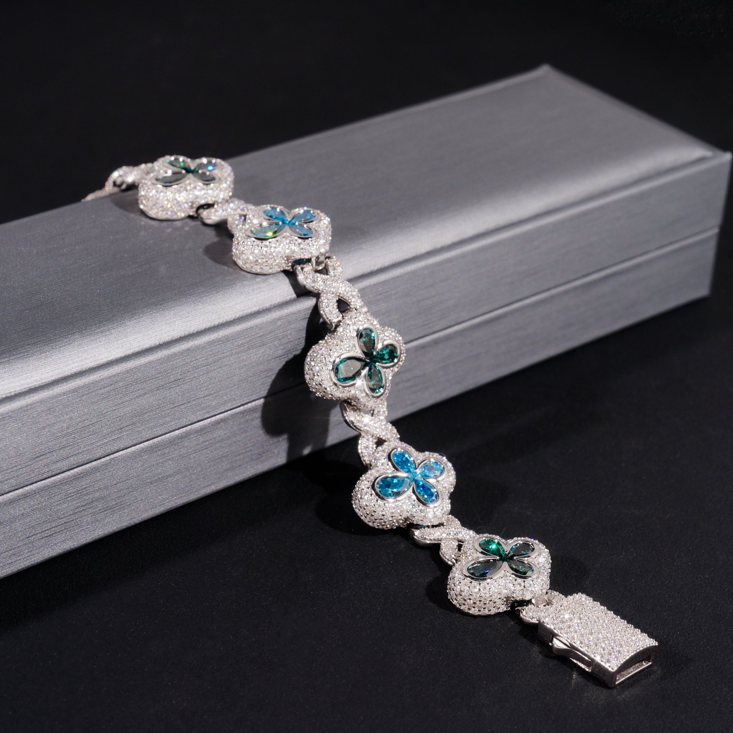 18MM Clover Link Infinity Bracelet in Emerald & Tiffany Blue Moissanite