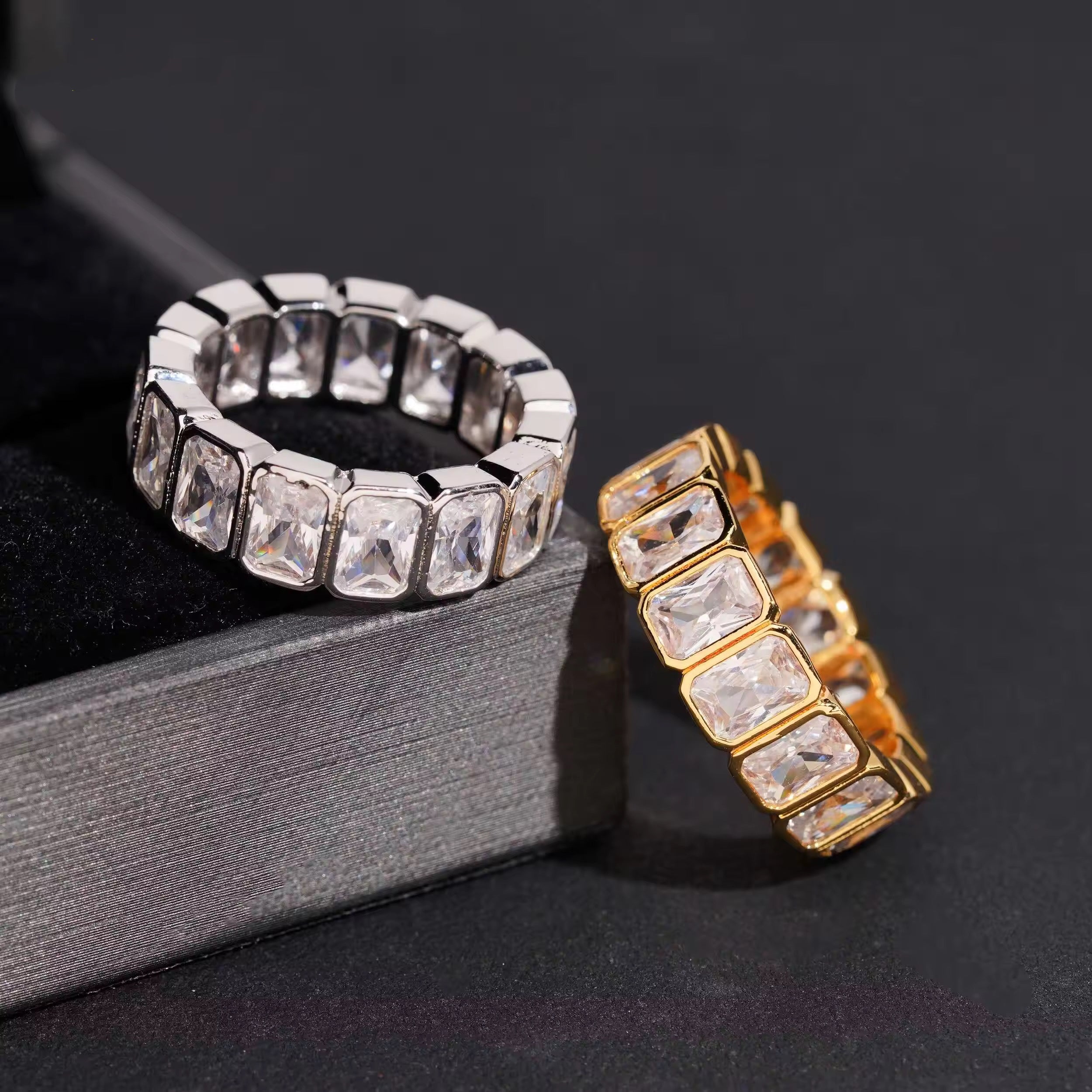 Bezel Setting Radiant Cut Ring Band Moissanite