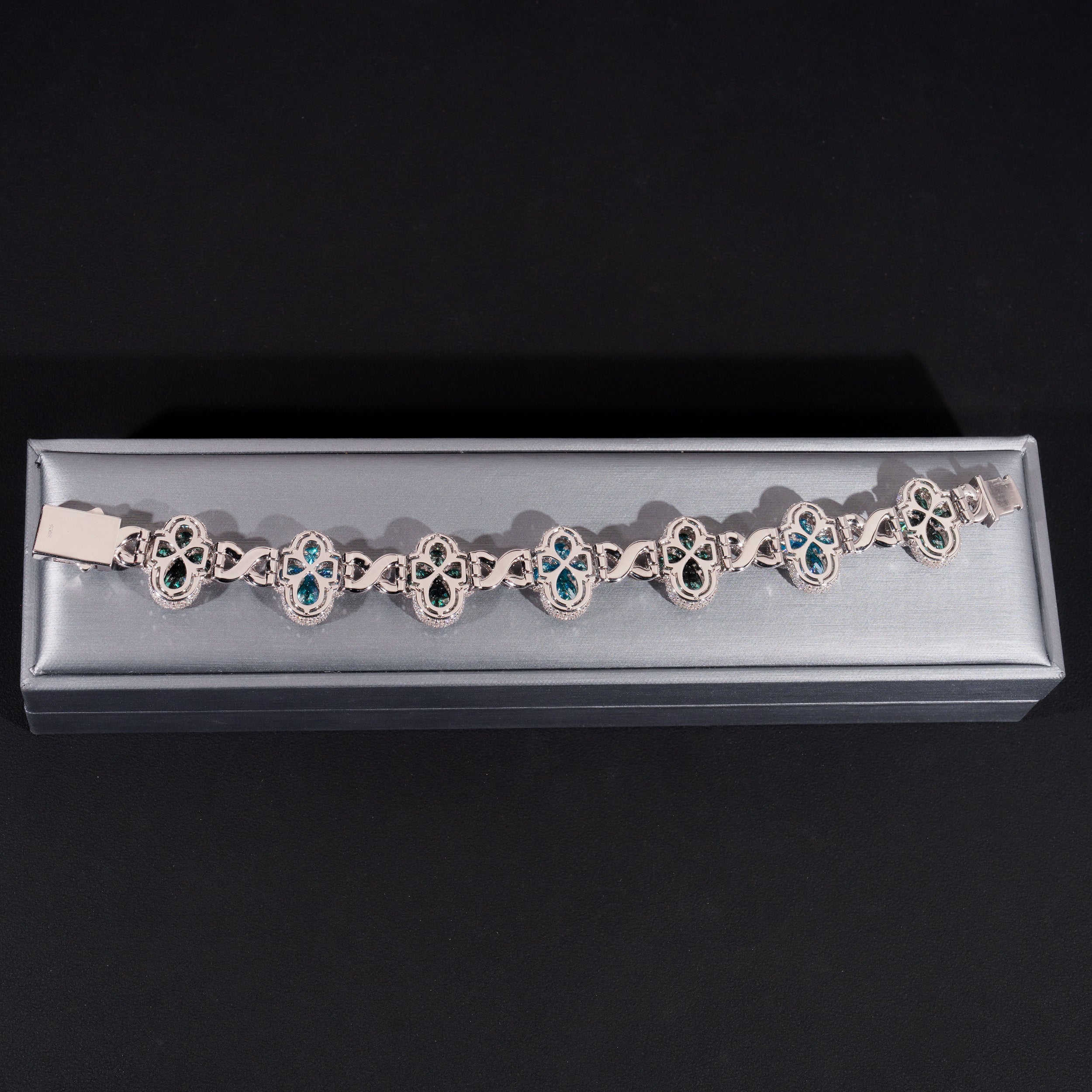 18MM Clover Link Infinity Bracelet in Emerald & Tiffany Blue Moissanite