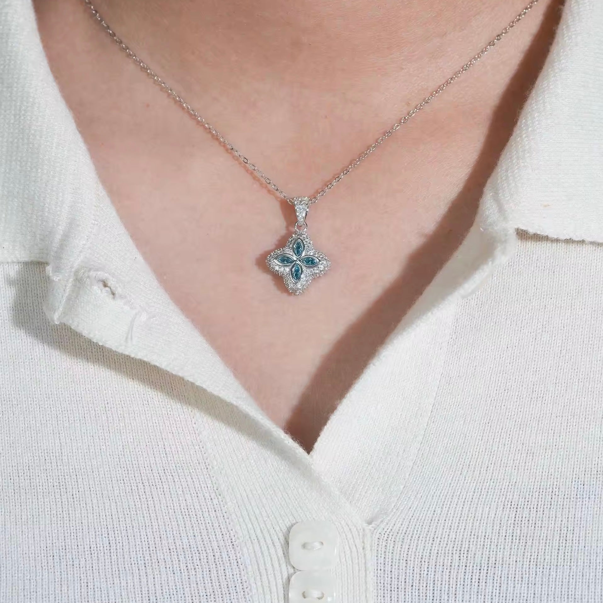 Blue Moissanite Clover Nekclace 18MM