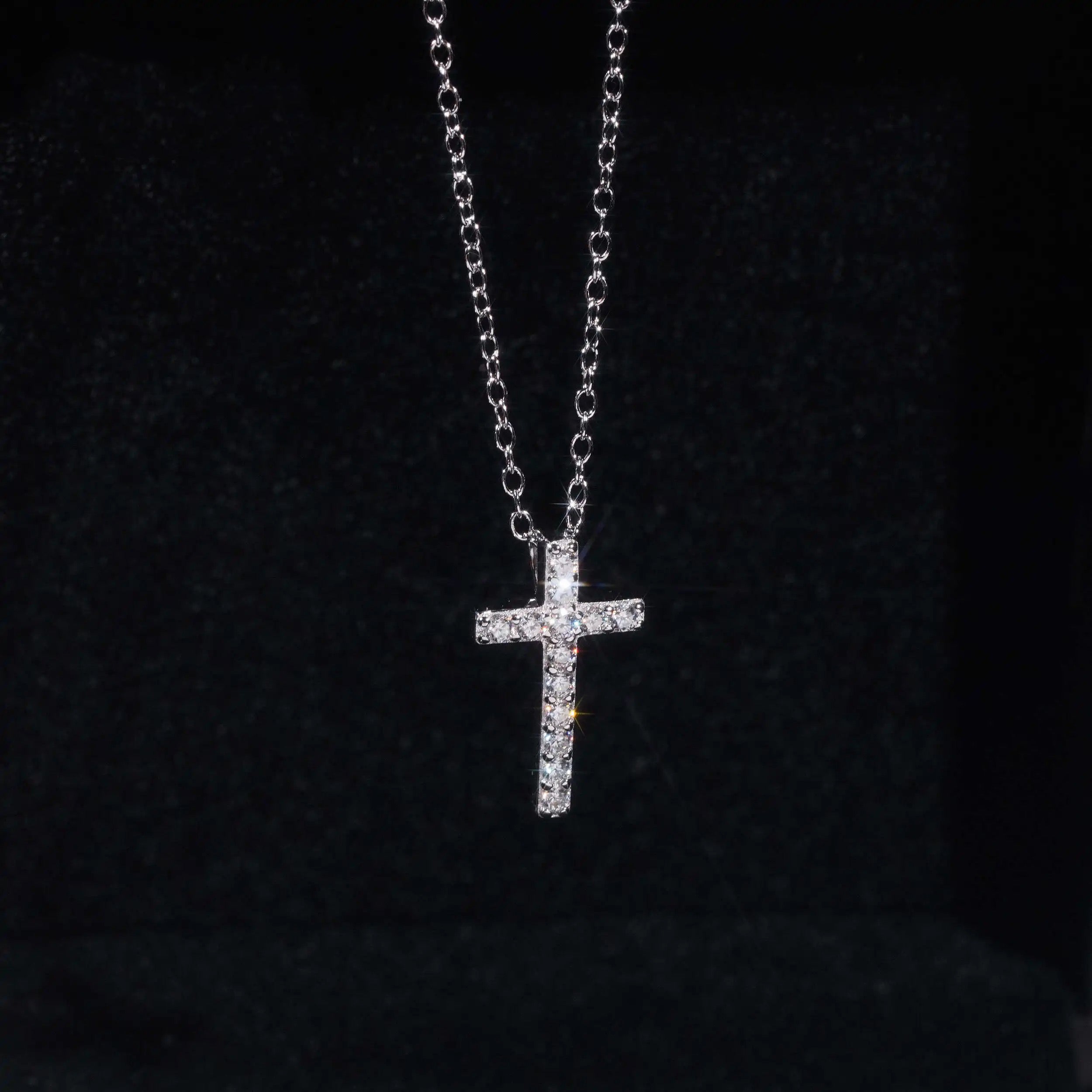 Classic Design Mini Size Women Moissanite Diamond Cross Pendant Necklace