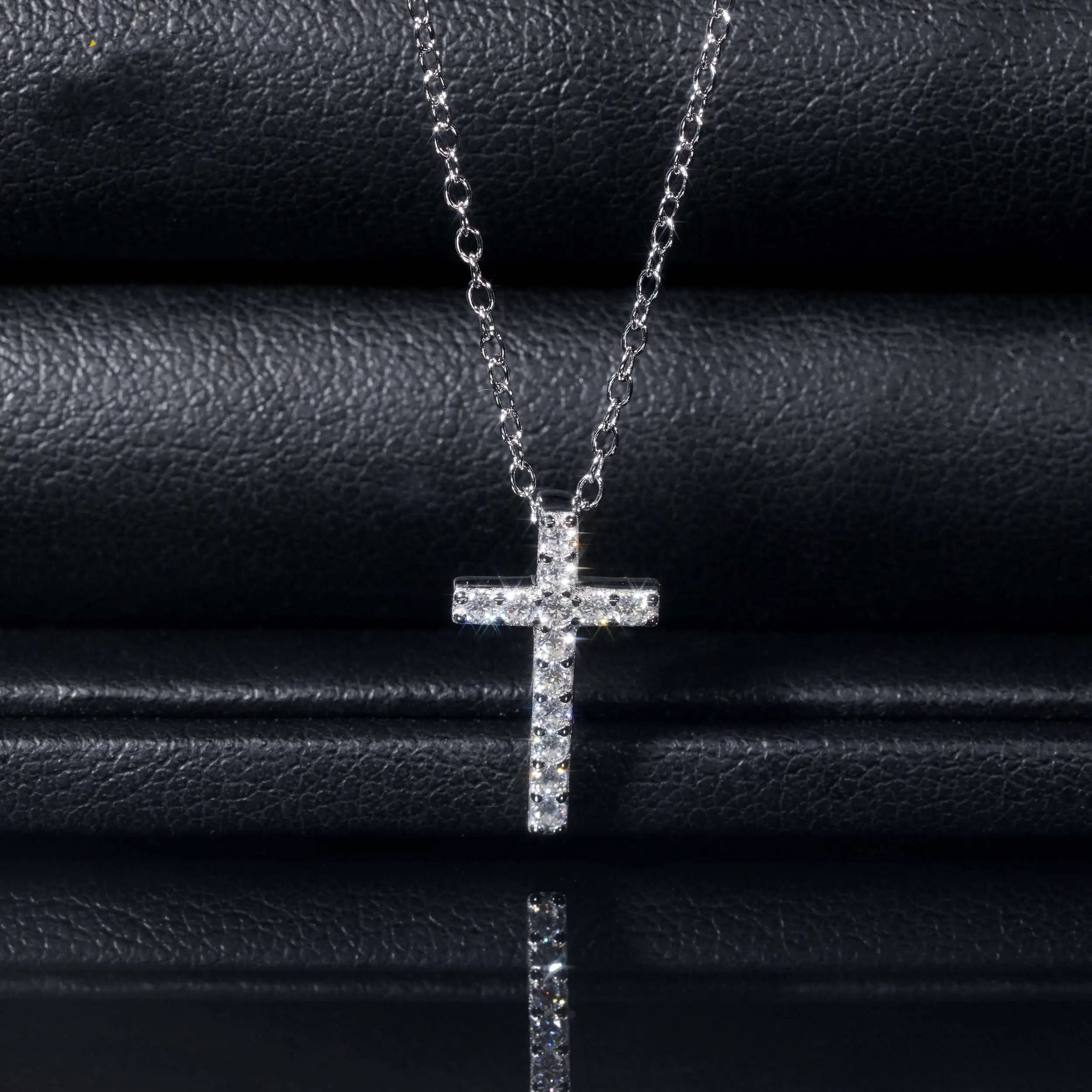 Classic Design Mini Size Women Moissanite Diamond Cross Pendant Necklace