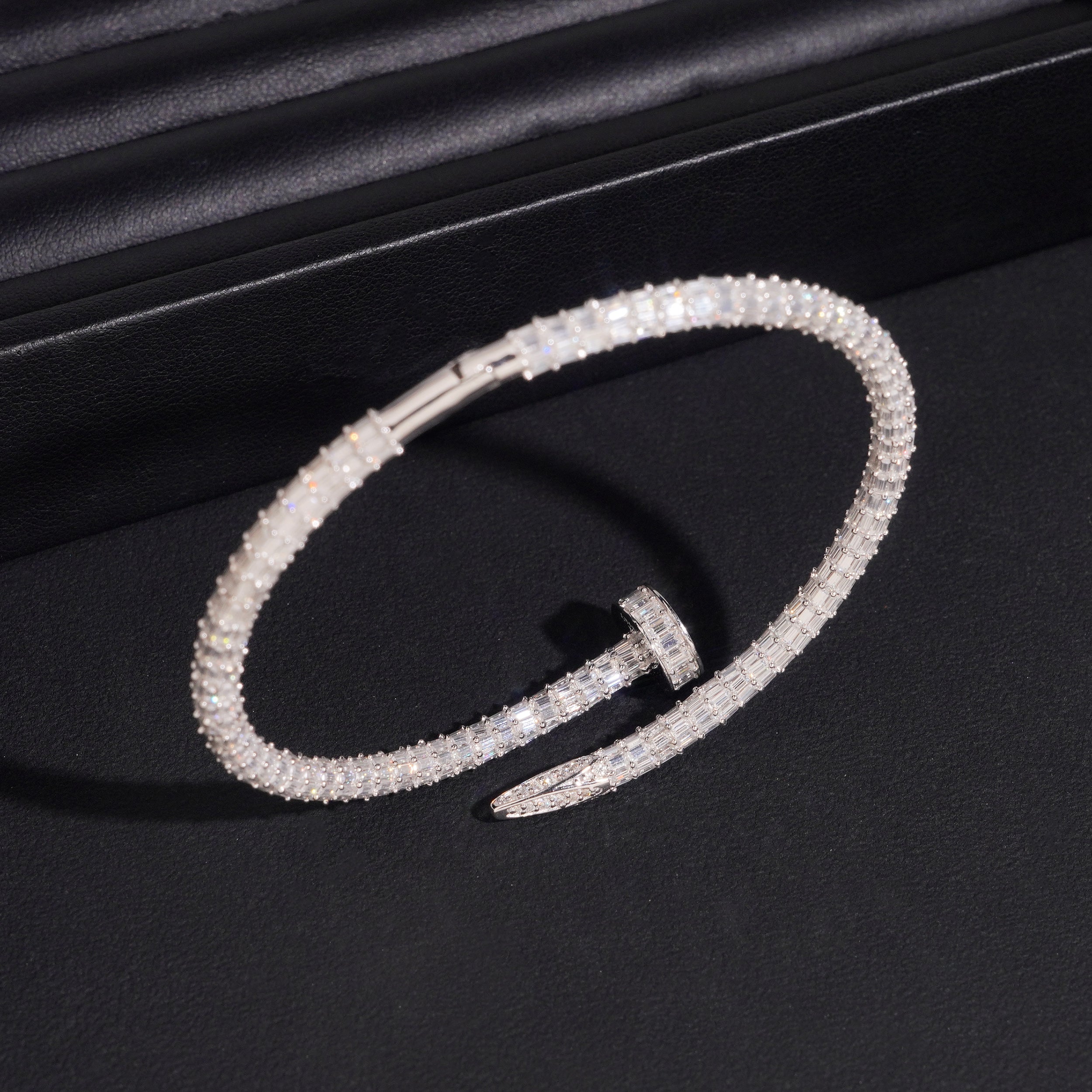 Baguette Diamond Deisgn 925 Sterling Silver Moissanite Diamond Nail Bracelet