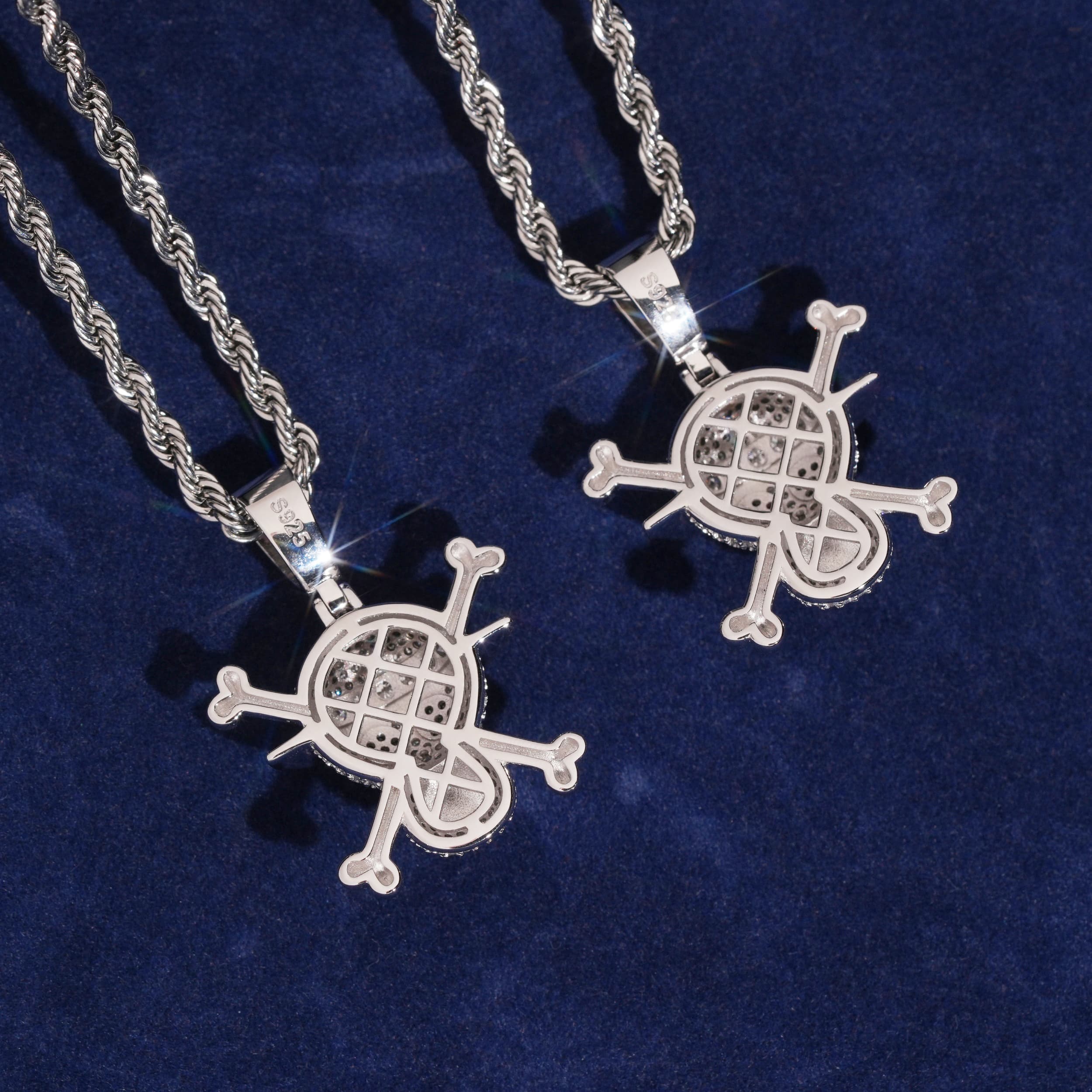 Skull Head Whit Mix Black Moissanite Diamond Pendant Jewelry