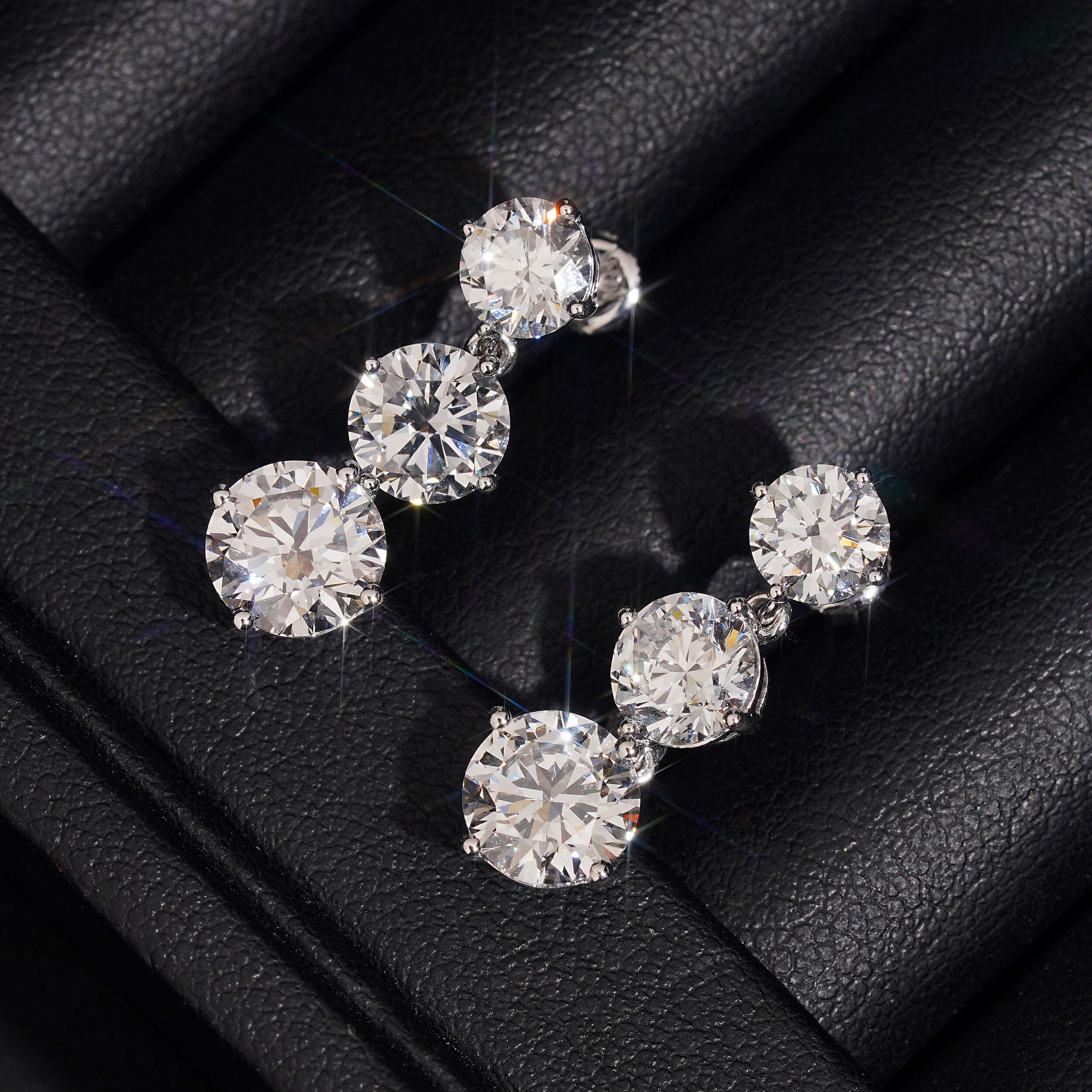 Luxury 10K White Gold Gradiant Size CVD Diamond Stud Earrings