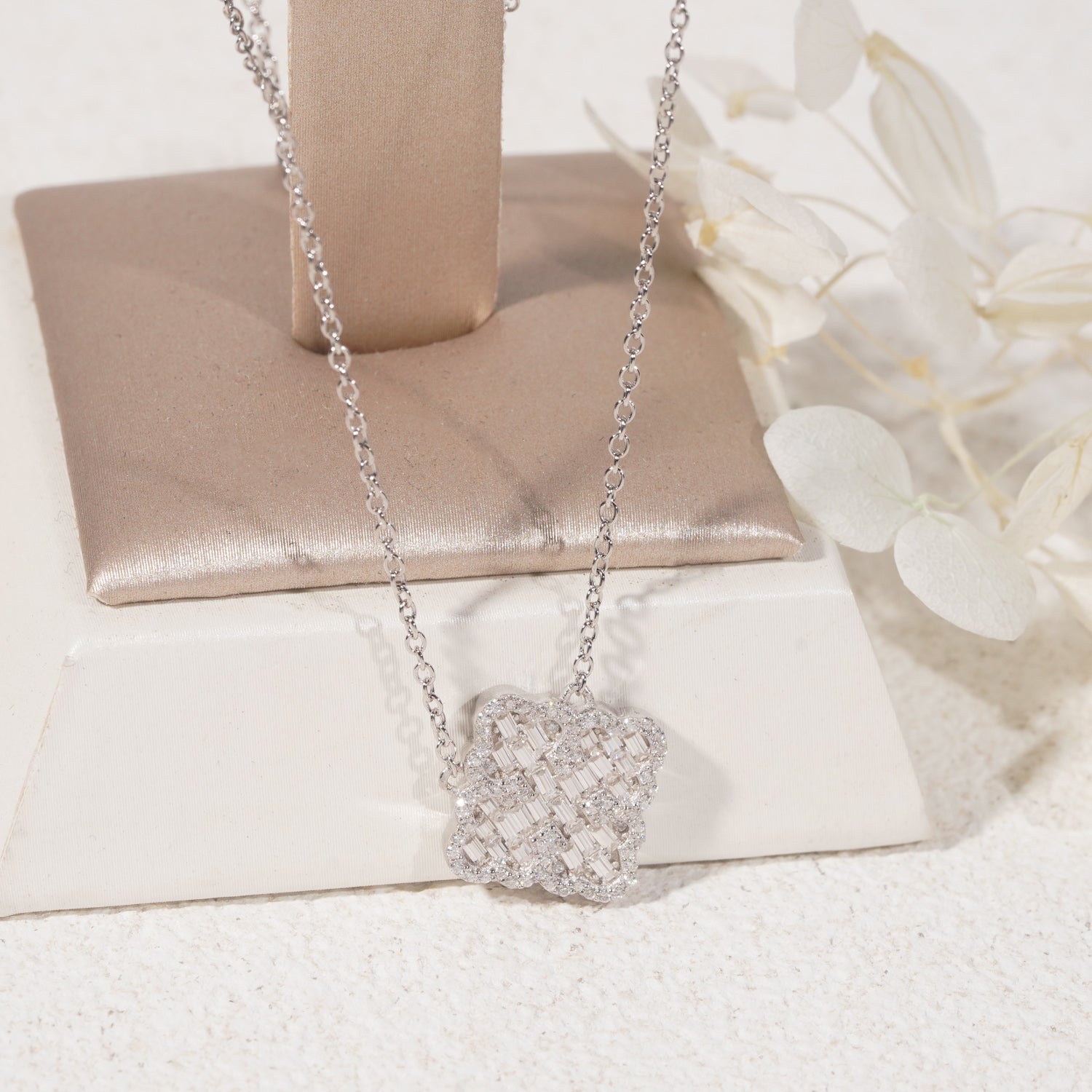Stylish Solid Silver New Arrival Baguette Diamond Clover Necklace For Women