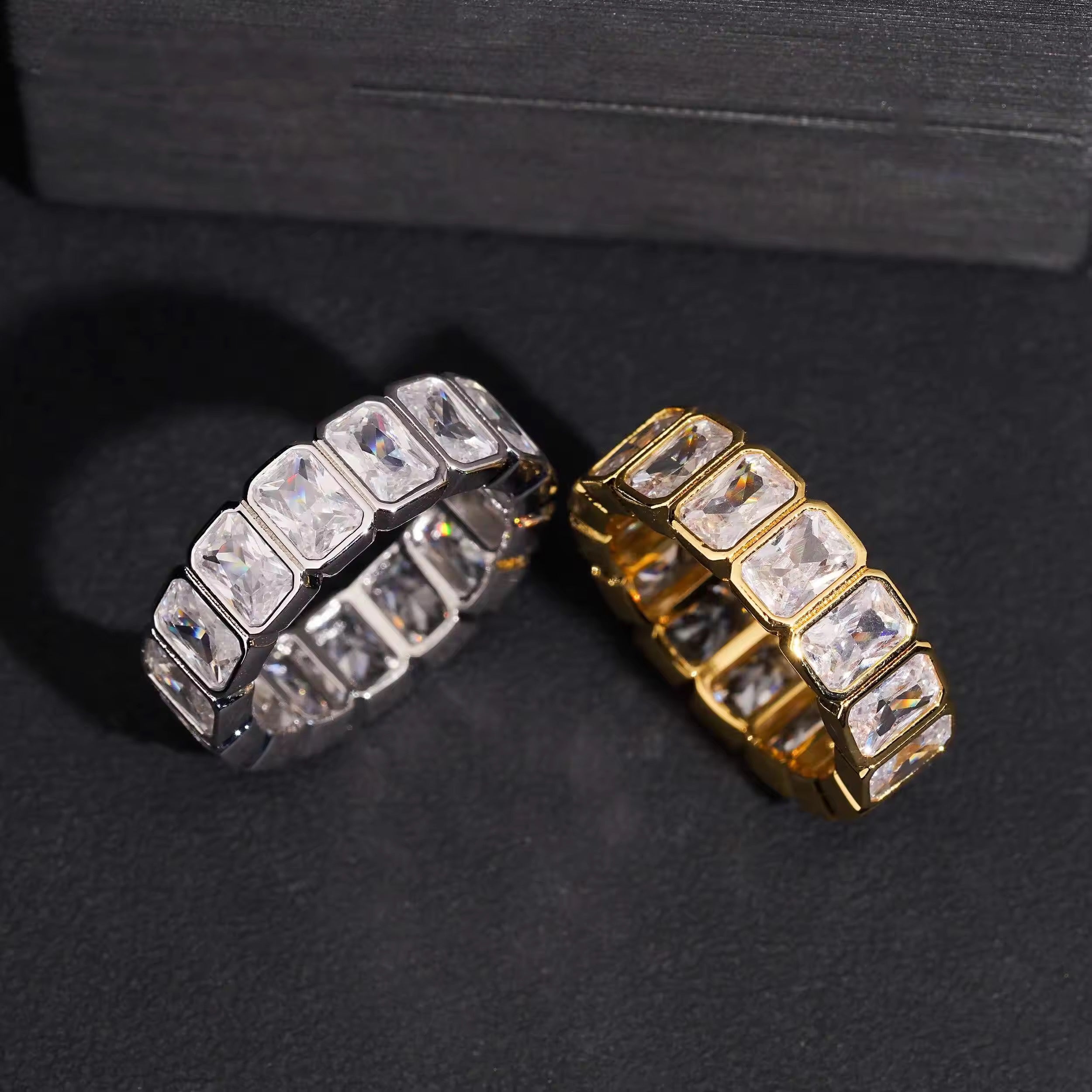 Bezel Setting Radiant Cut Ring Band Moissanite