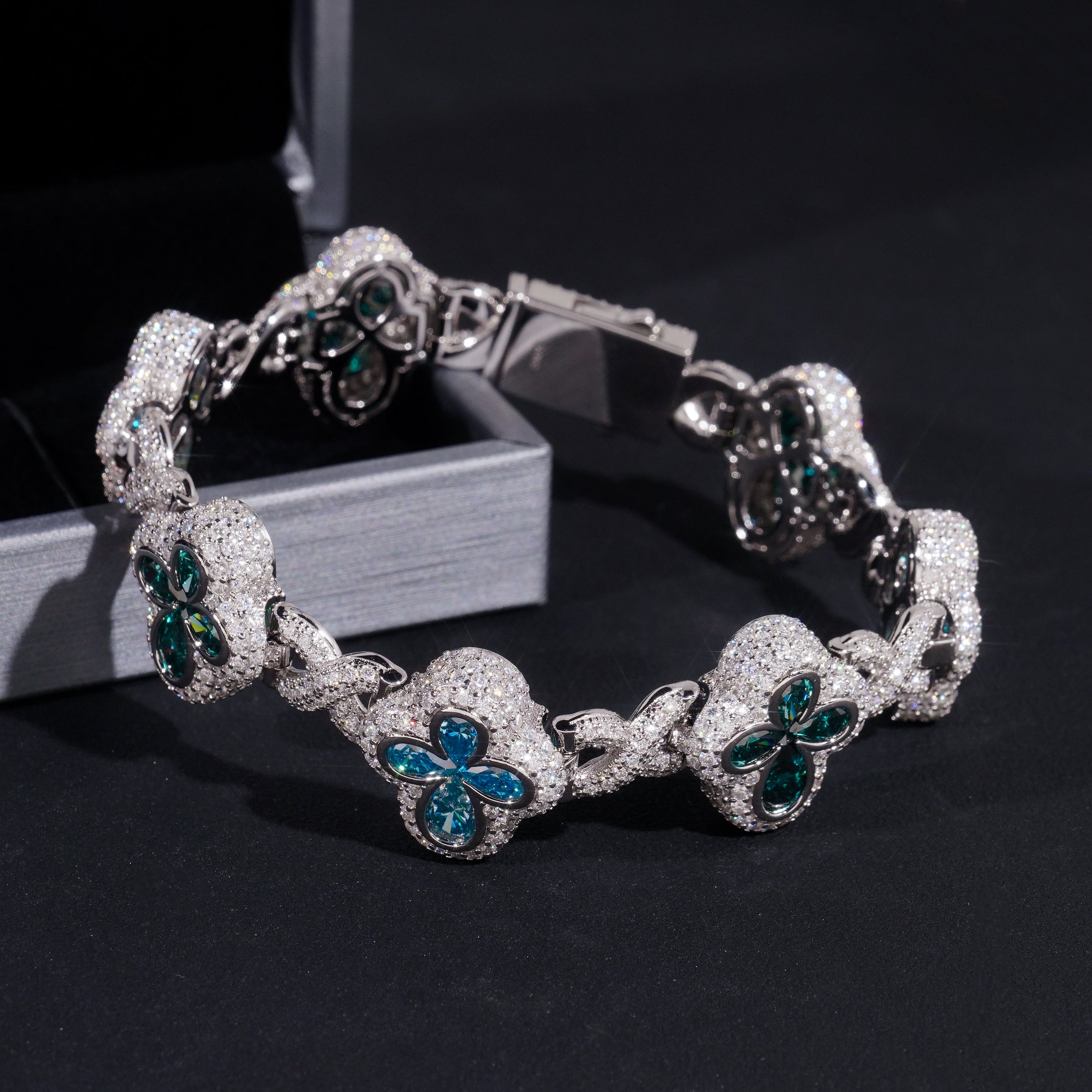 18MM Clover Link Infinity Bracelet in Emerald & Tiffany Blue Moissanite