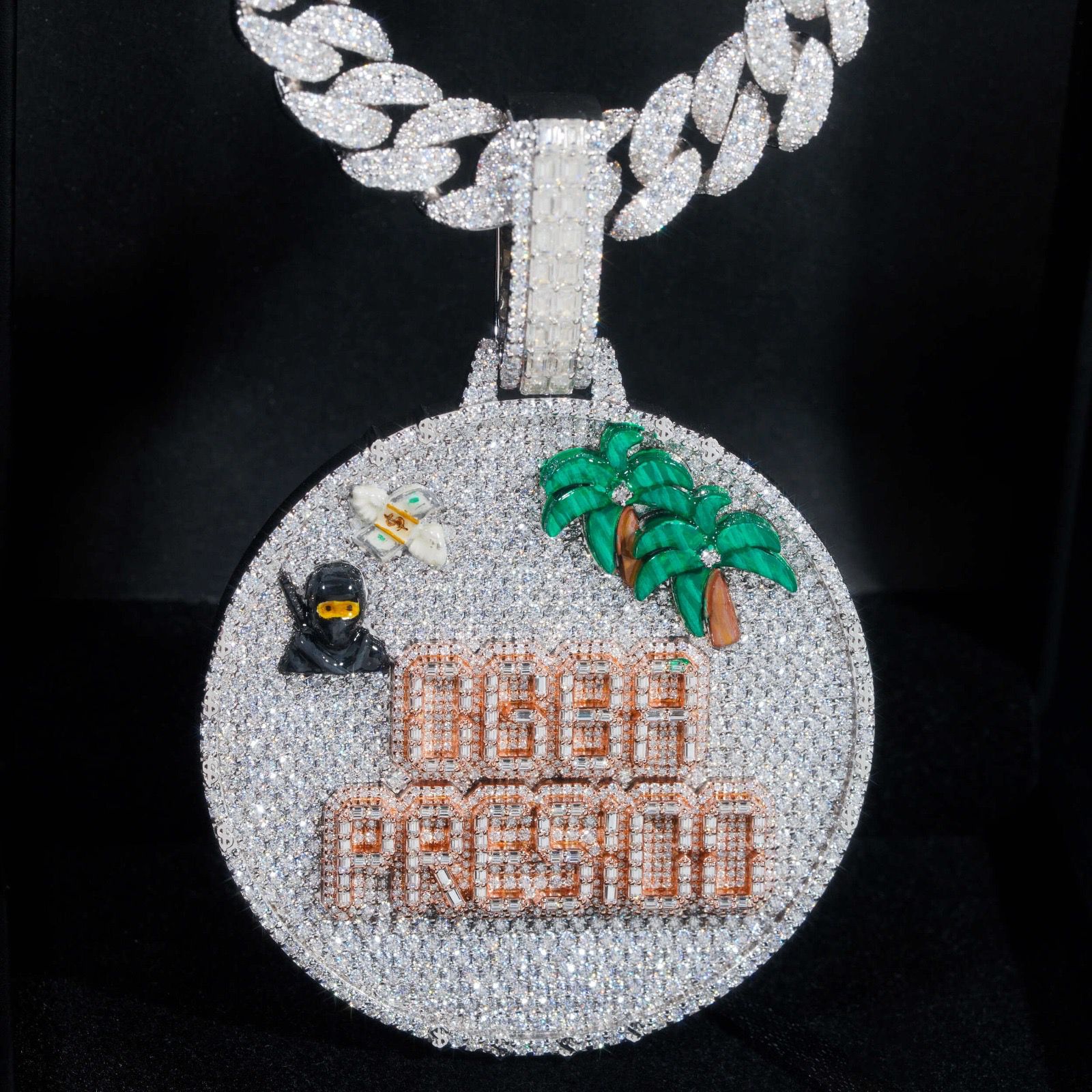 Width Fully Iced Out VVS Moissanite Diamond Circle Pendant Mat