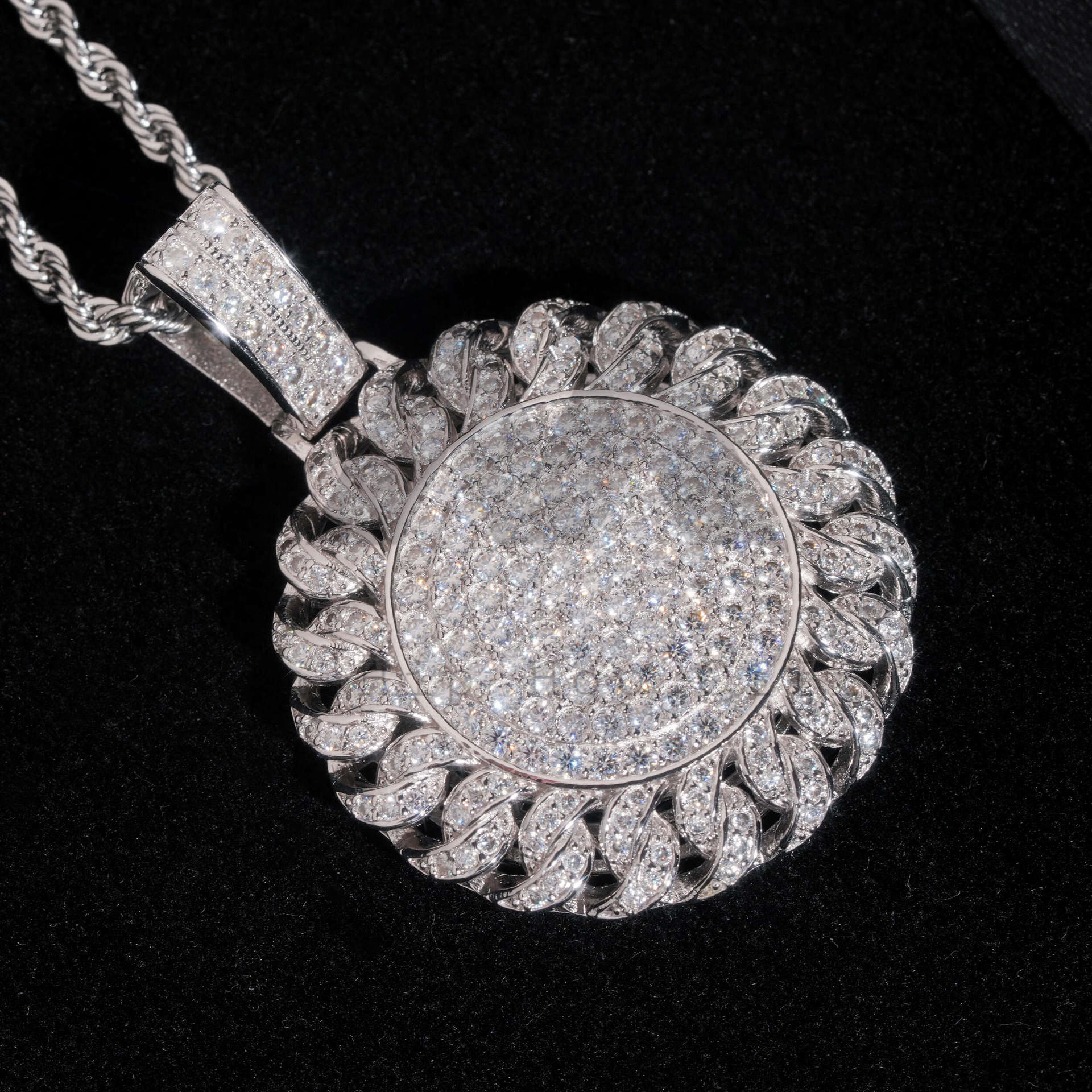 VVS Moissanite Cuban Link Border Circle Iced Out Hip Hop Pendant 925 S