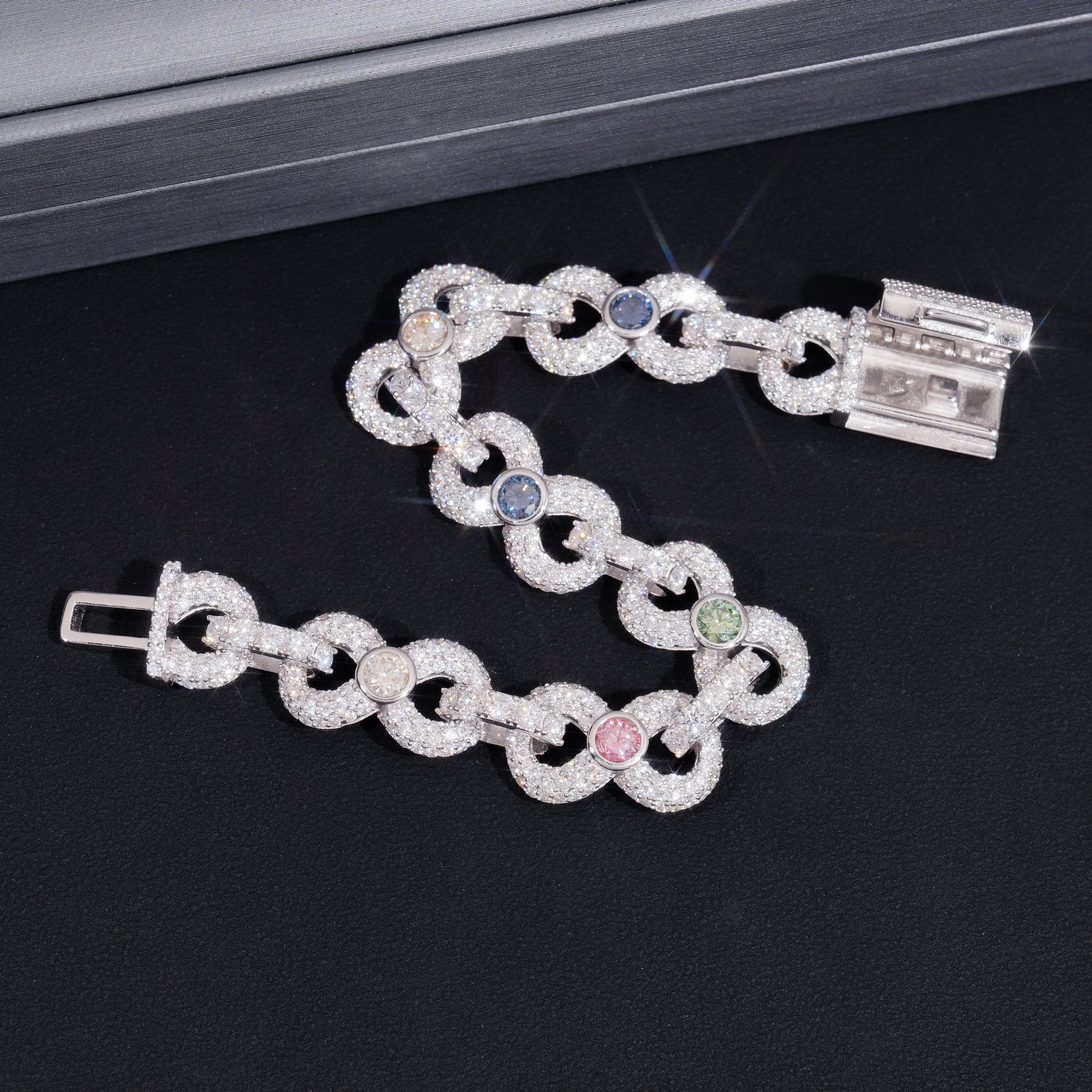 Christmas Limited Edition 13MM Infinity Link Color Moissaniteen Bracelet Stelring Silver 925