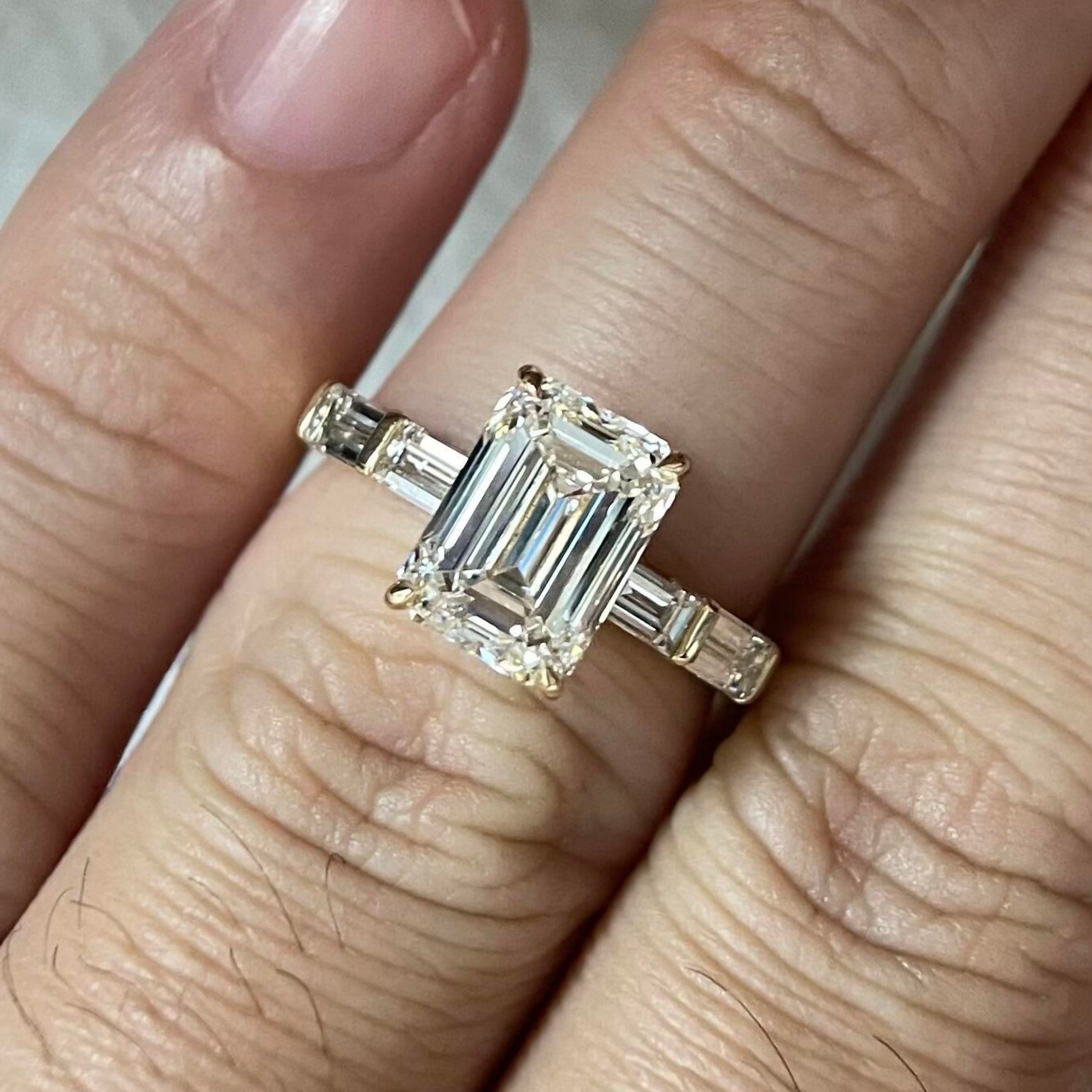 10K 14K 18K Yellow Gold Emerald Cut Lab Grown Diamond IGI 2CT