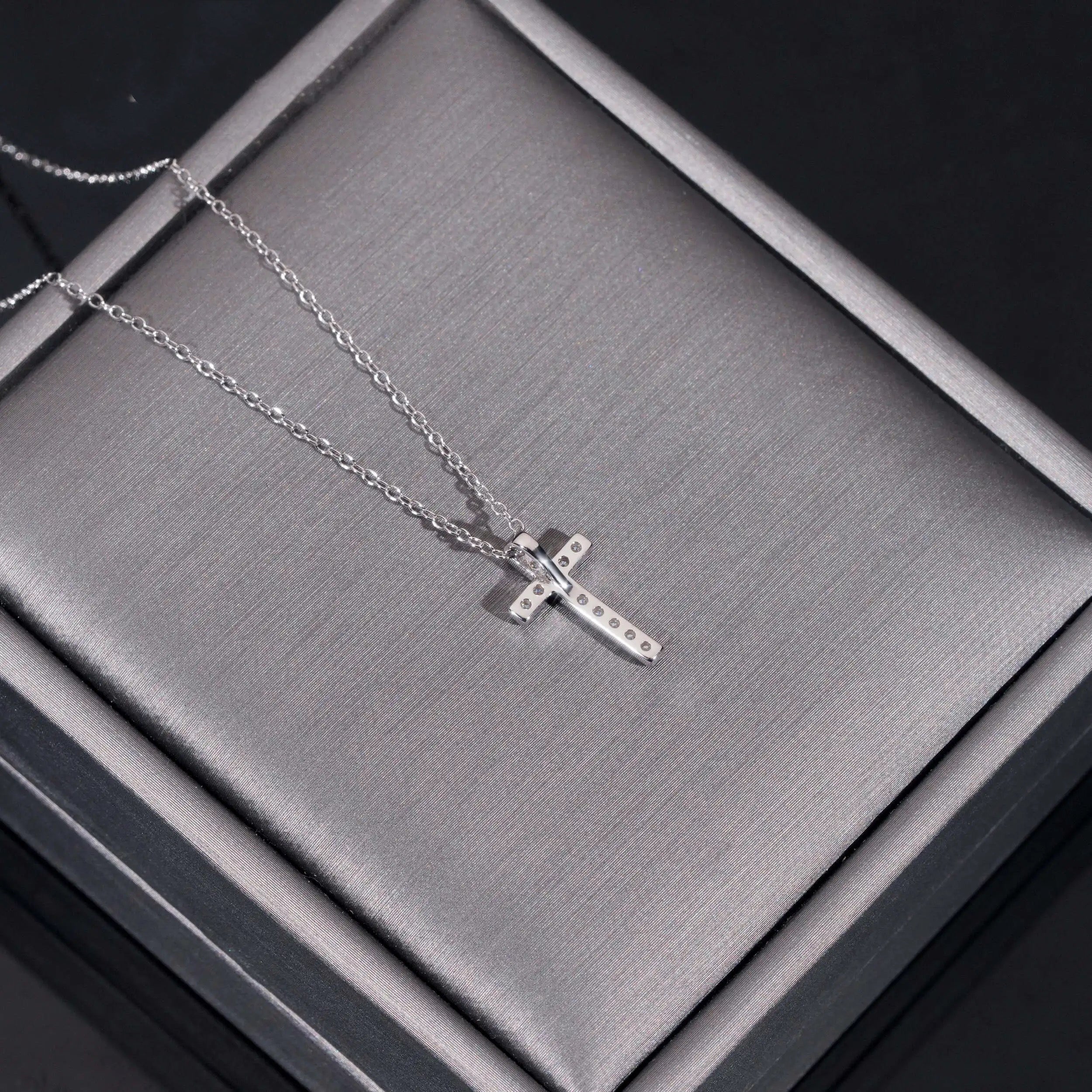 Classic Design Mini Size Women Moissanite Diamond Cross Pendant Necklace