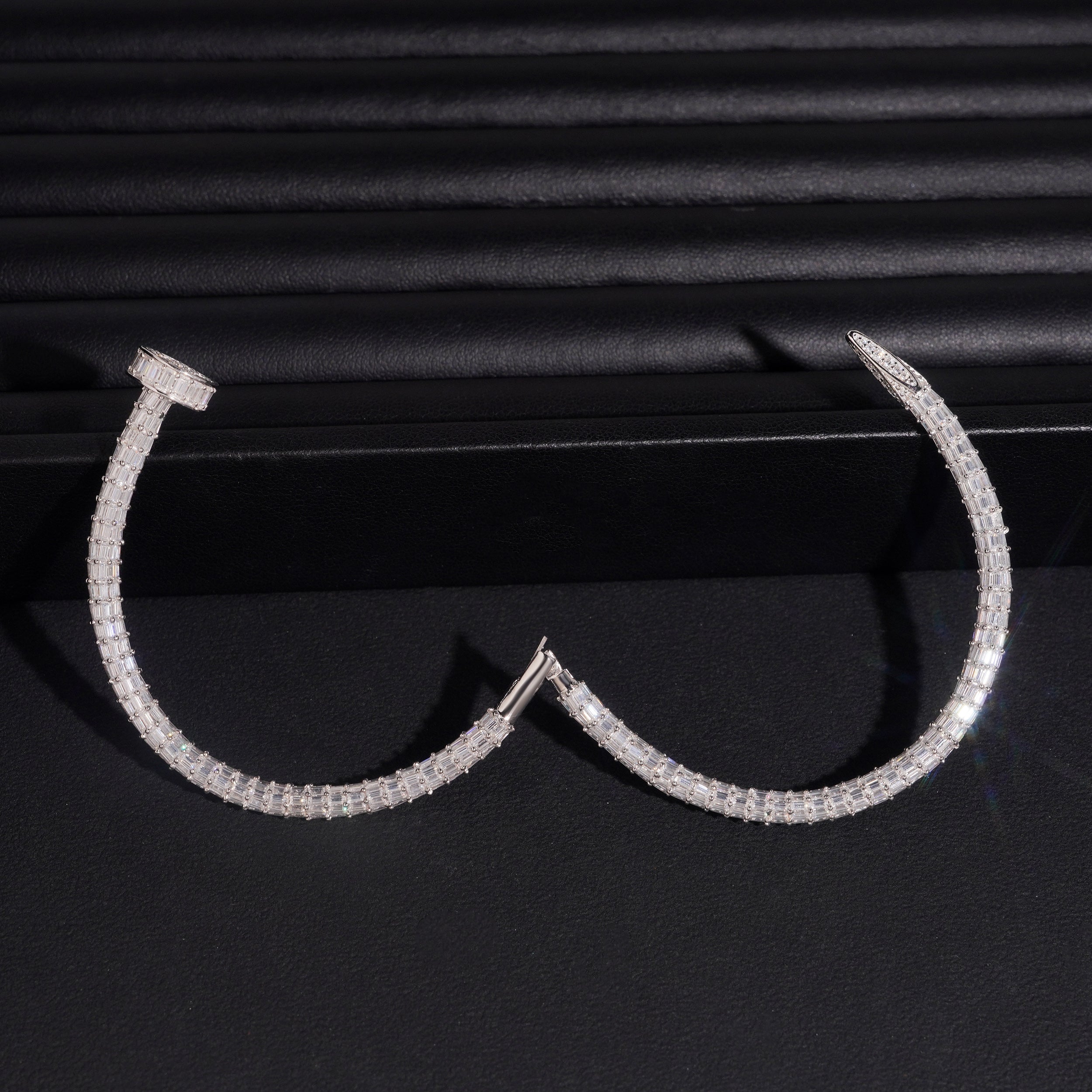 Baguette Diamond Deisgn 925 Sterling Silver Moissanite Diamond Nail Bracelet