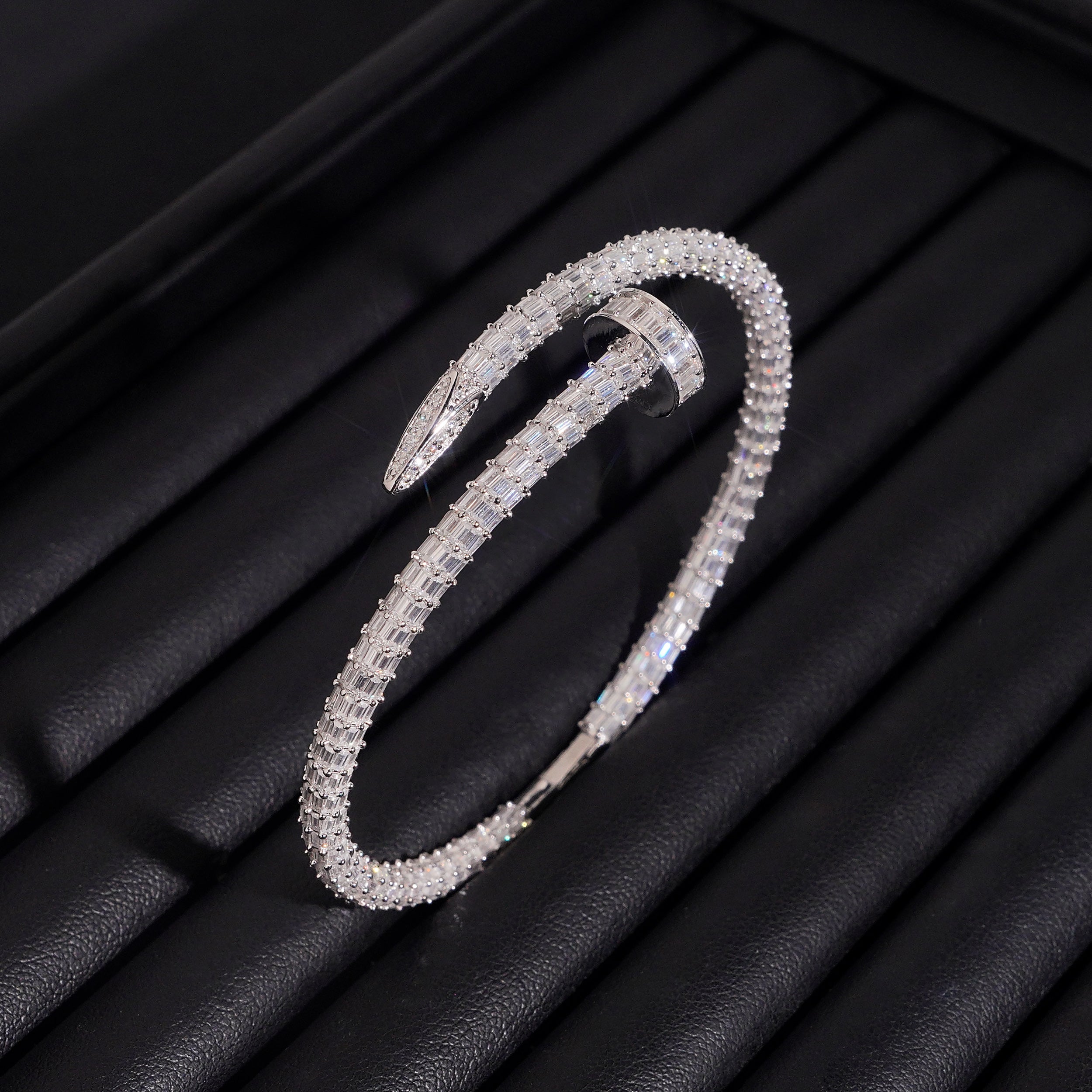 Baguette Diamond Deisgn 925 Sterling Silver Moissanite Diamond Nail Bracelet