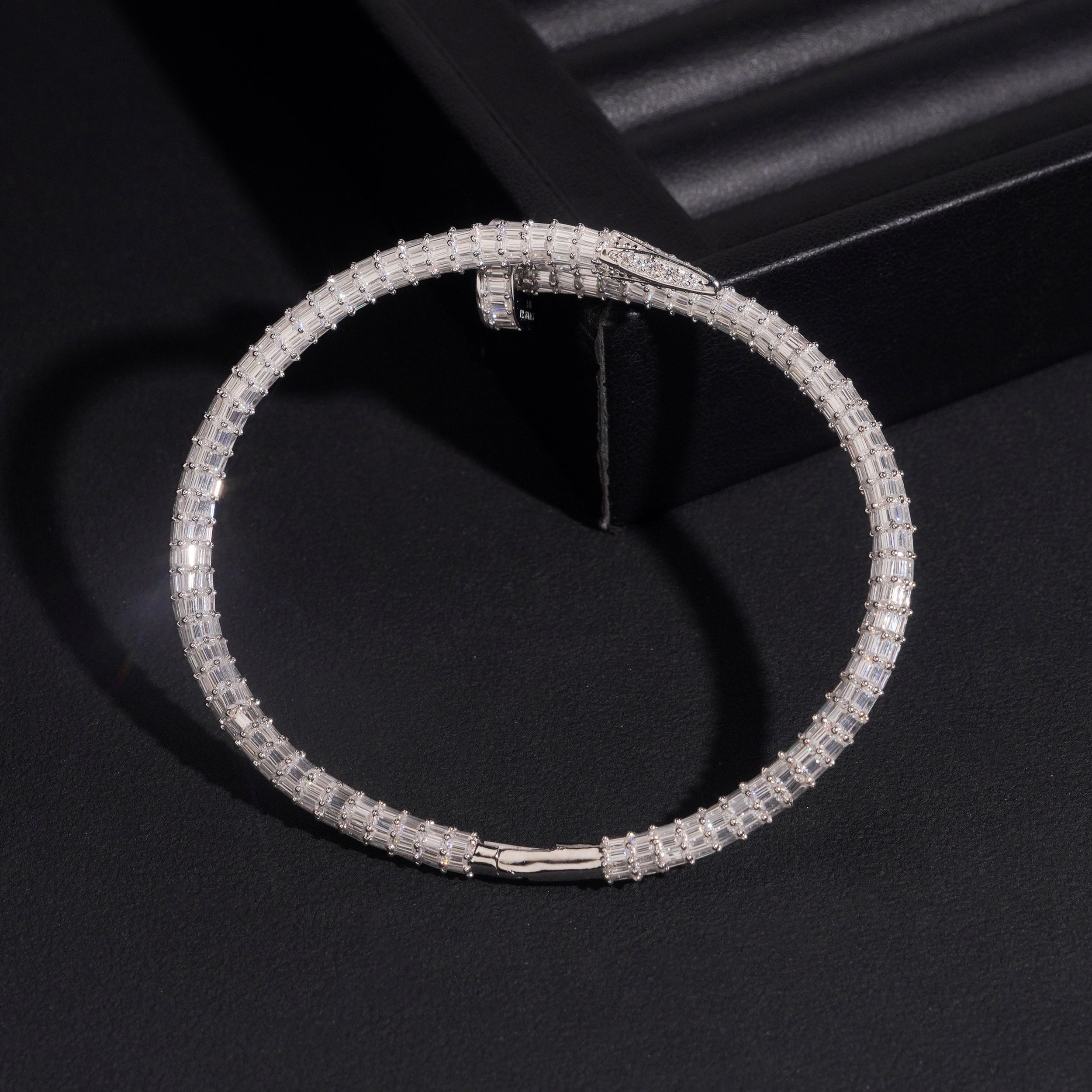 Baguette Diamond Deisgn 925 Sterling Silver Moissanite Diamond Nail Bracelet