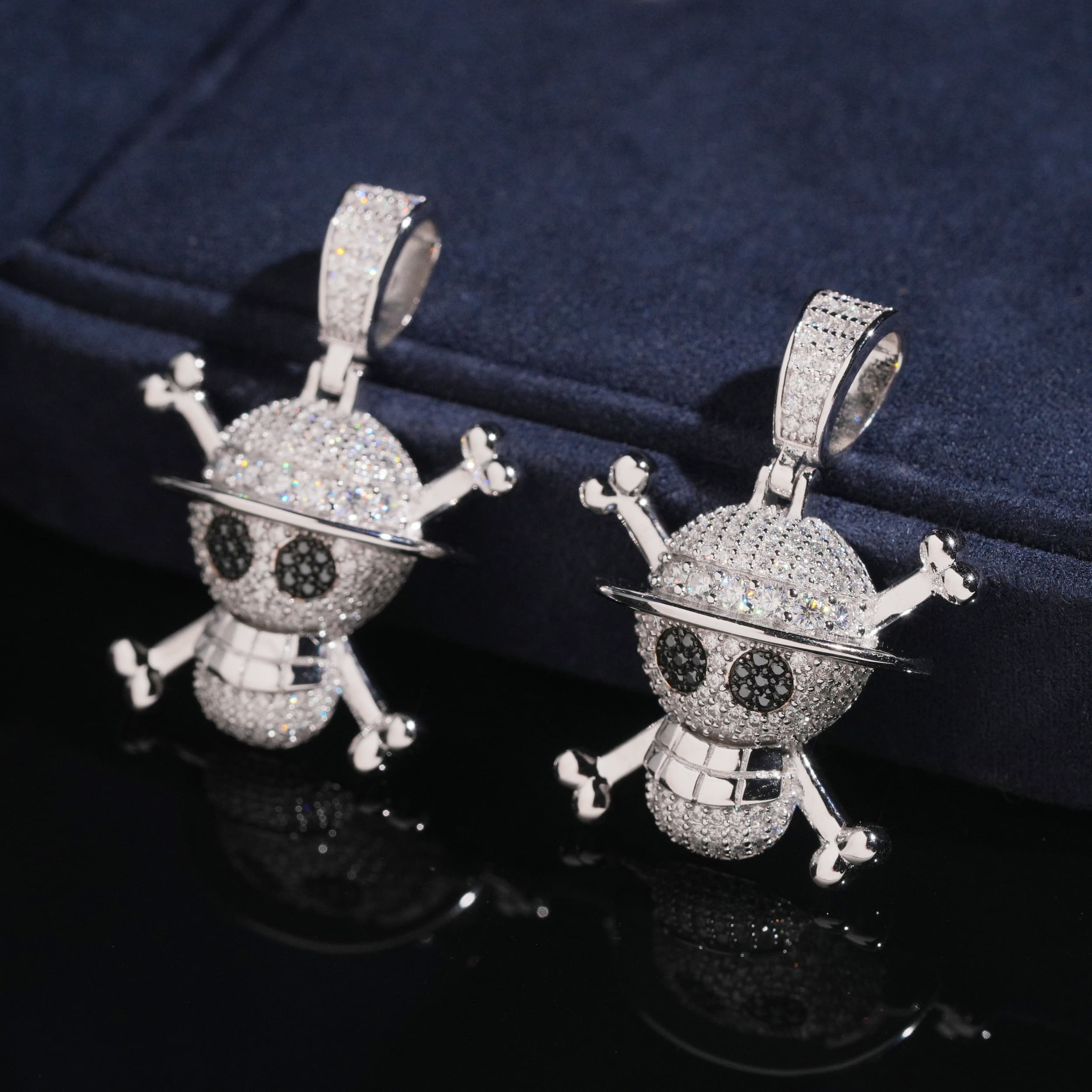 Skull Head Whit Mix Black Moissanite Diamond Pendant Jewelry