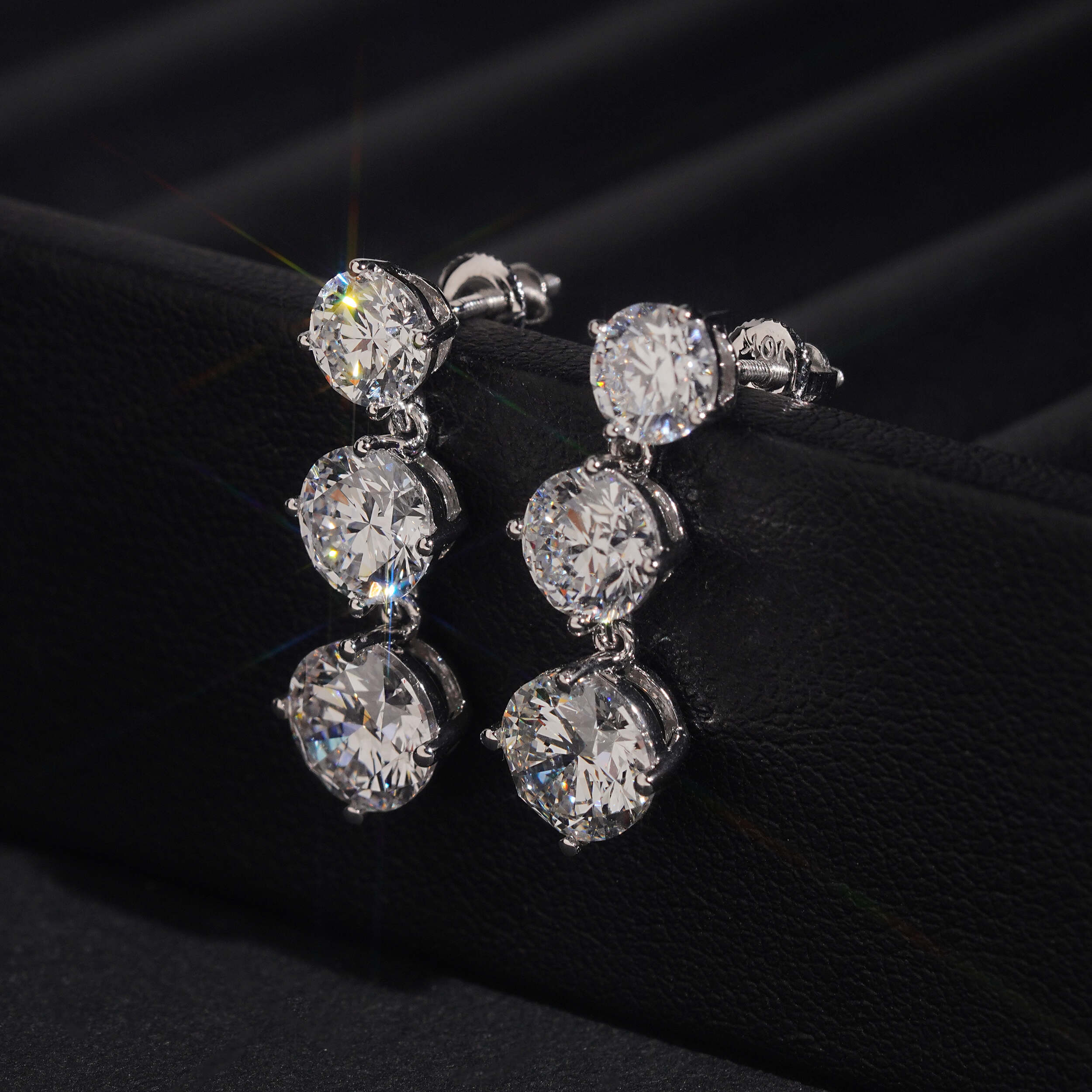 Luxury 10K White Gold Gradiant Size CVD Diamond Stud Earrings