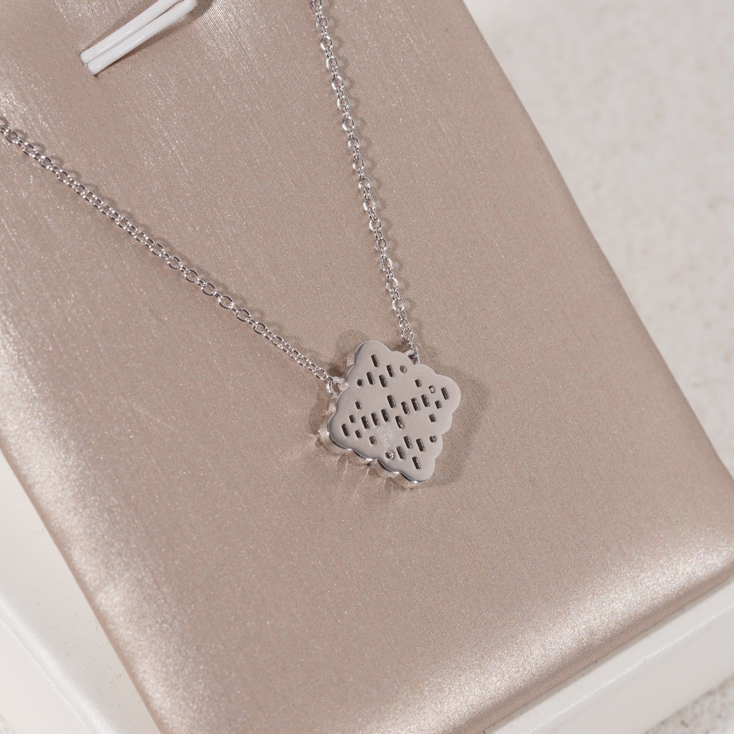 Stylish Solid Silver New Arrival Baguette Diamond Clover Necklace For Women