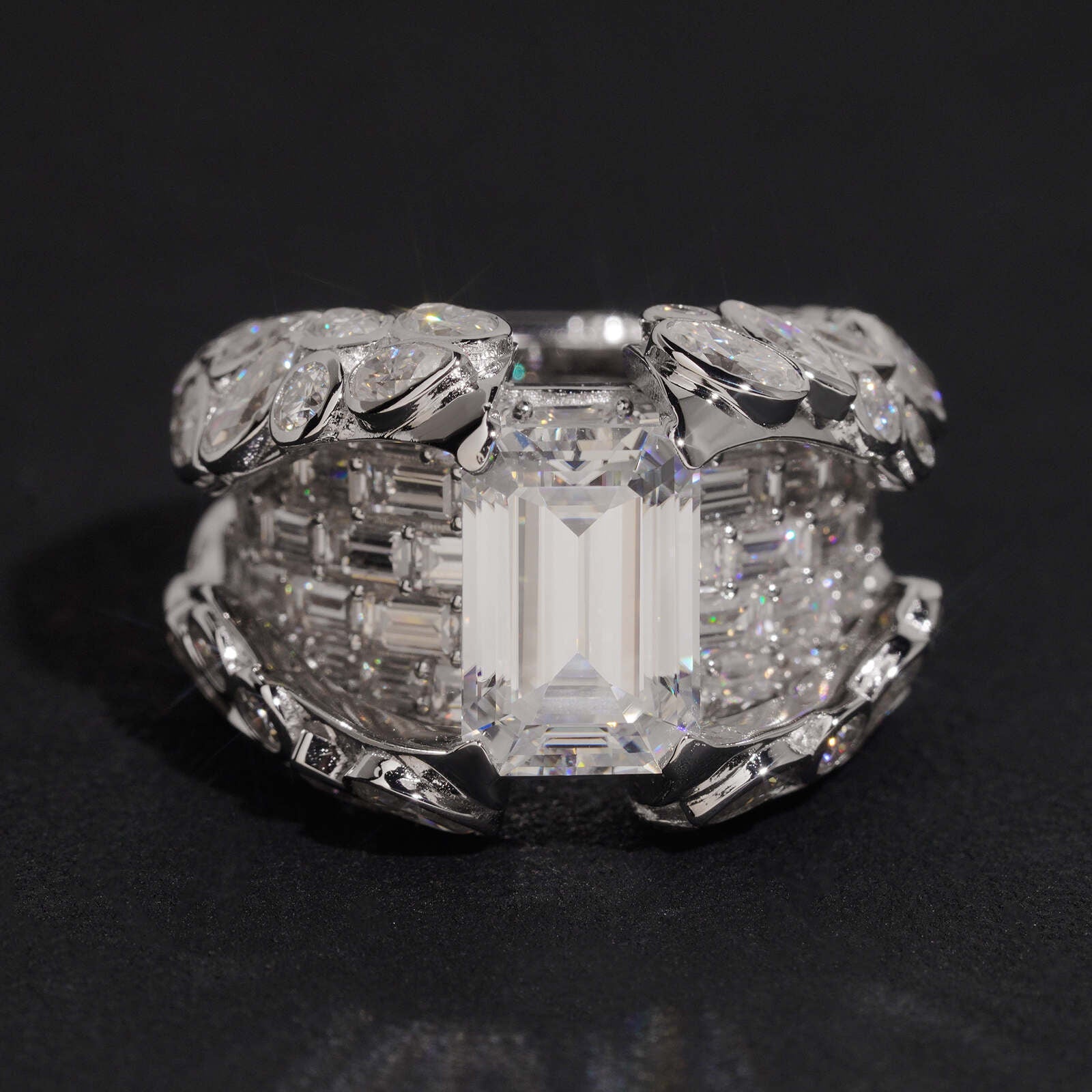 Fancy Cut Bezel Setting Big Carat Emerald Cut Moissanite Ring