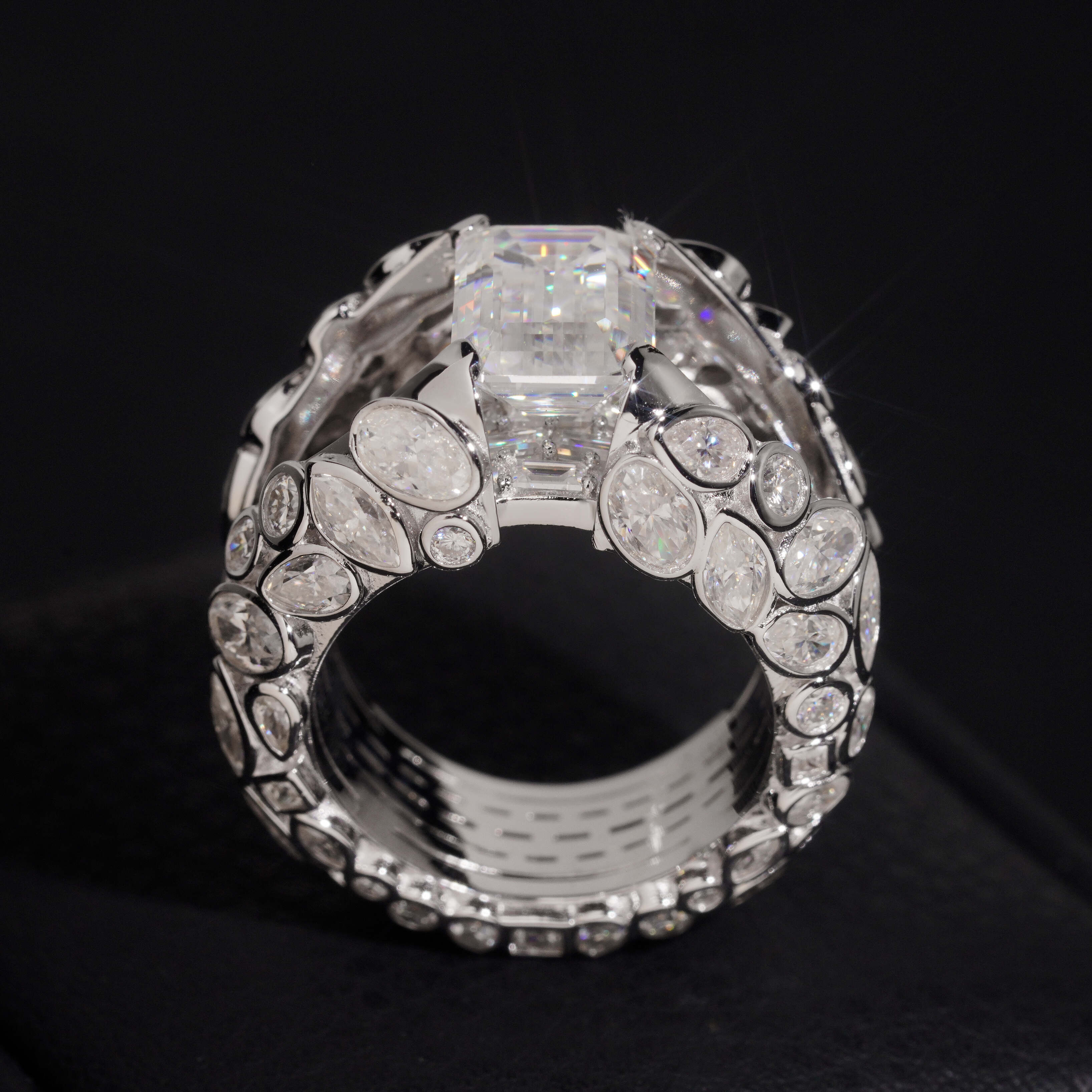 Fancy Cut Bezel Setting Big Carat Emerald Cut Moissanite Ring