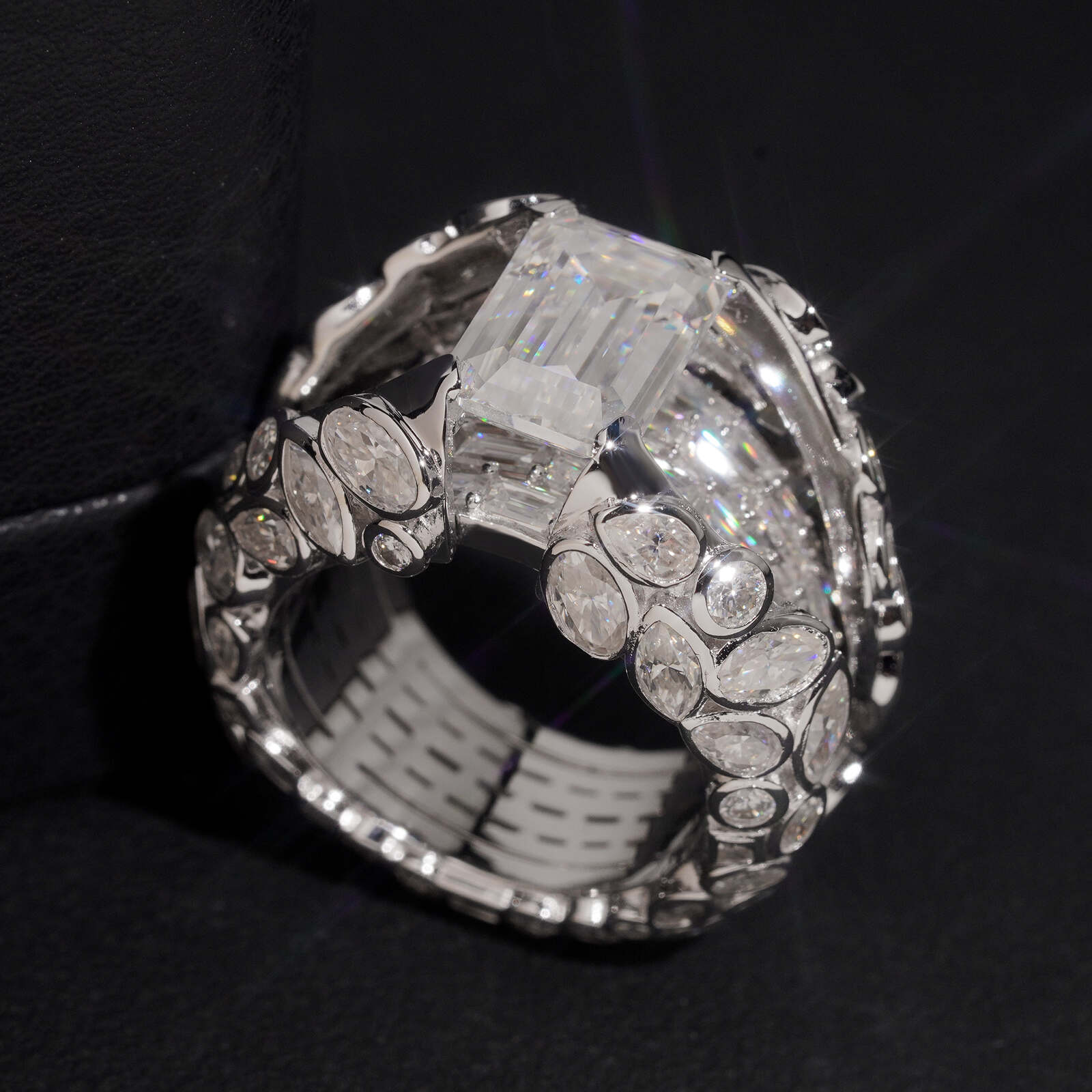 Fancy Cut Bezel Setting Big Carat Emerald Cut Moissanite Ring