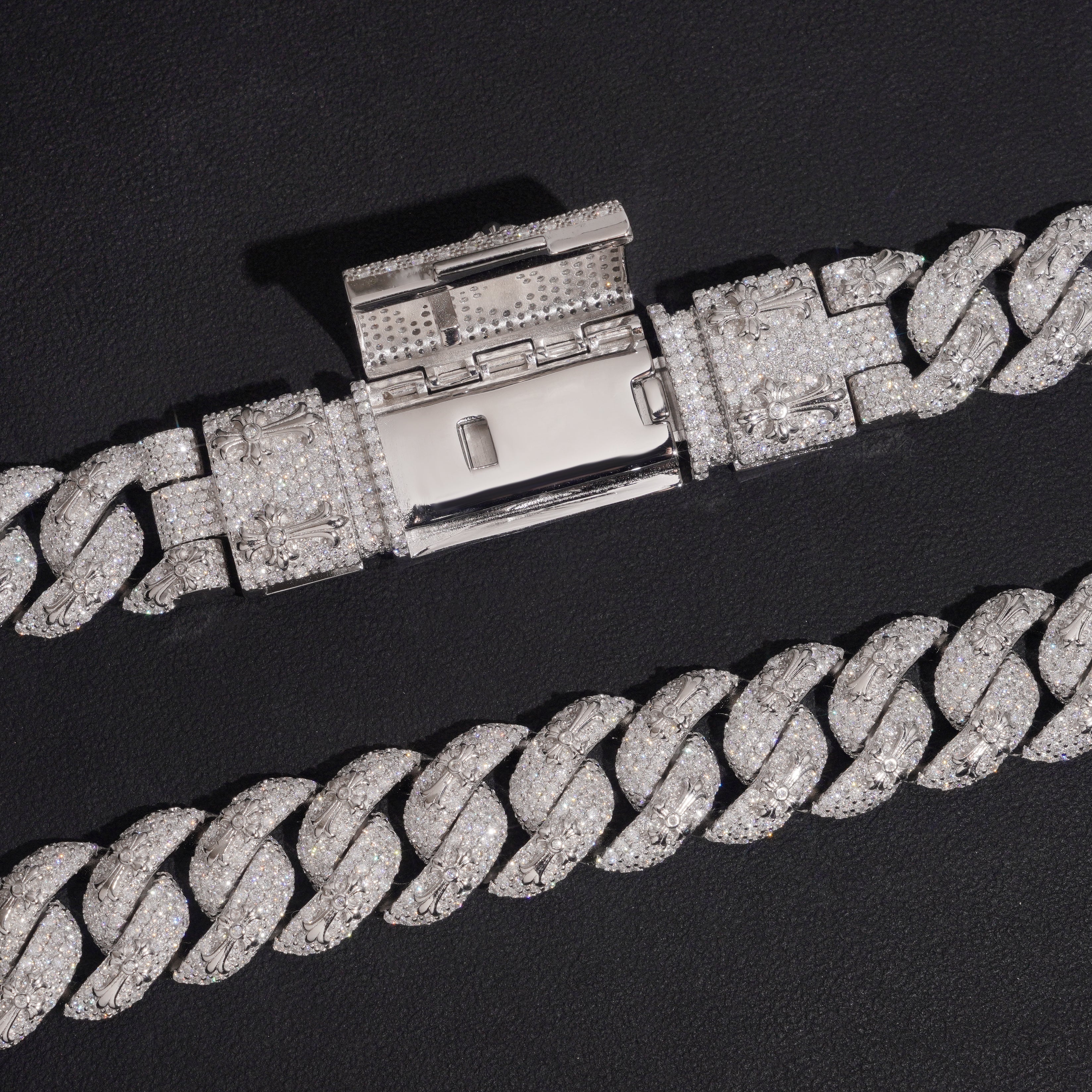 Cross Style 18MM Cuban Link Chain Necklace Moissanite Diamond