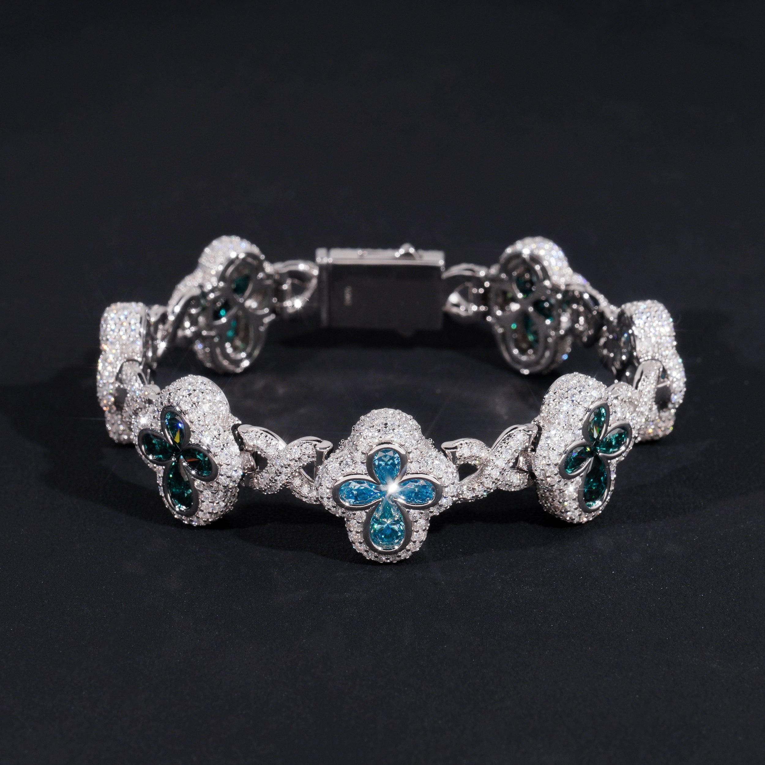 Christmas Edition New Arrival 18MM Emerald Mix Tiffany Blue Moissanite Clover Infinity Link Bracelet