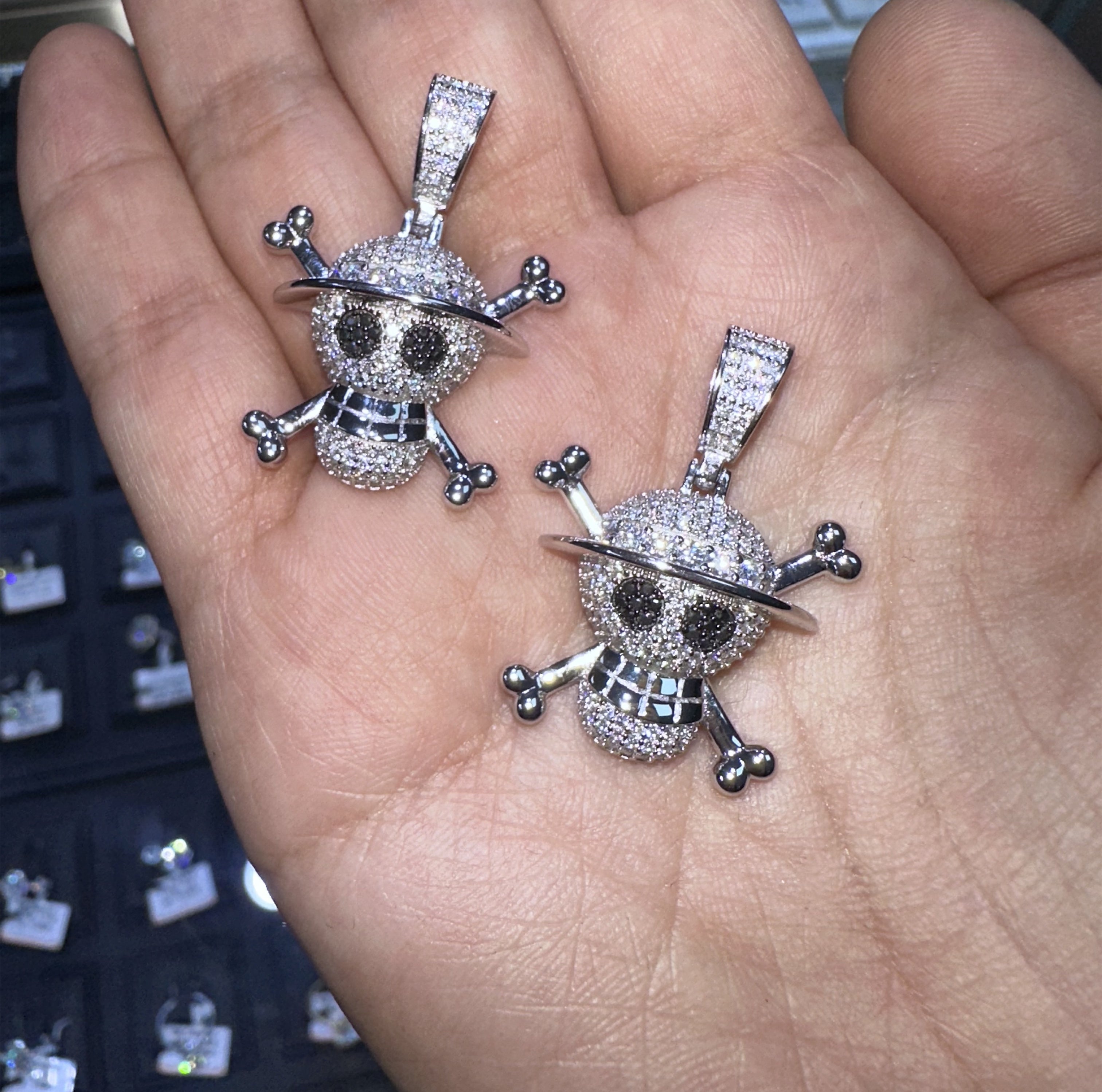 Skull Head Whit Mix Black Moissanite Diamond Pendant Jewelry