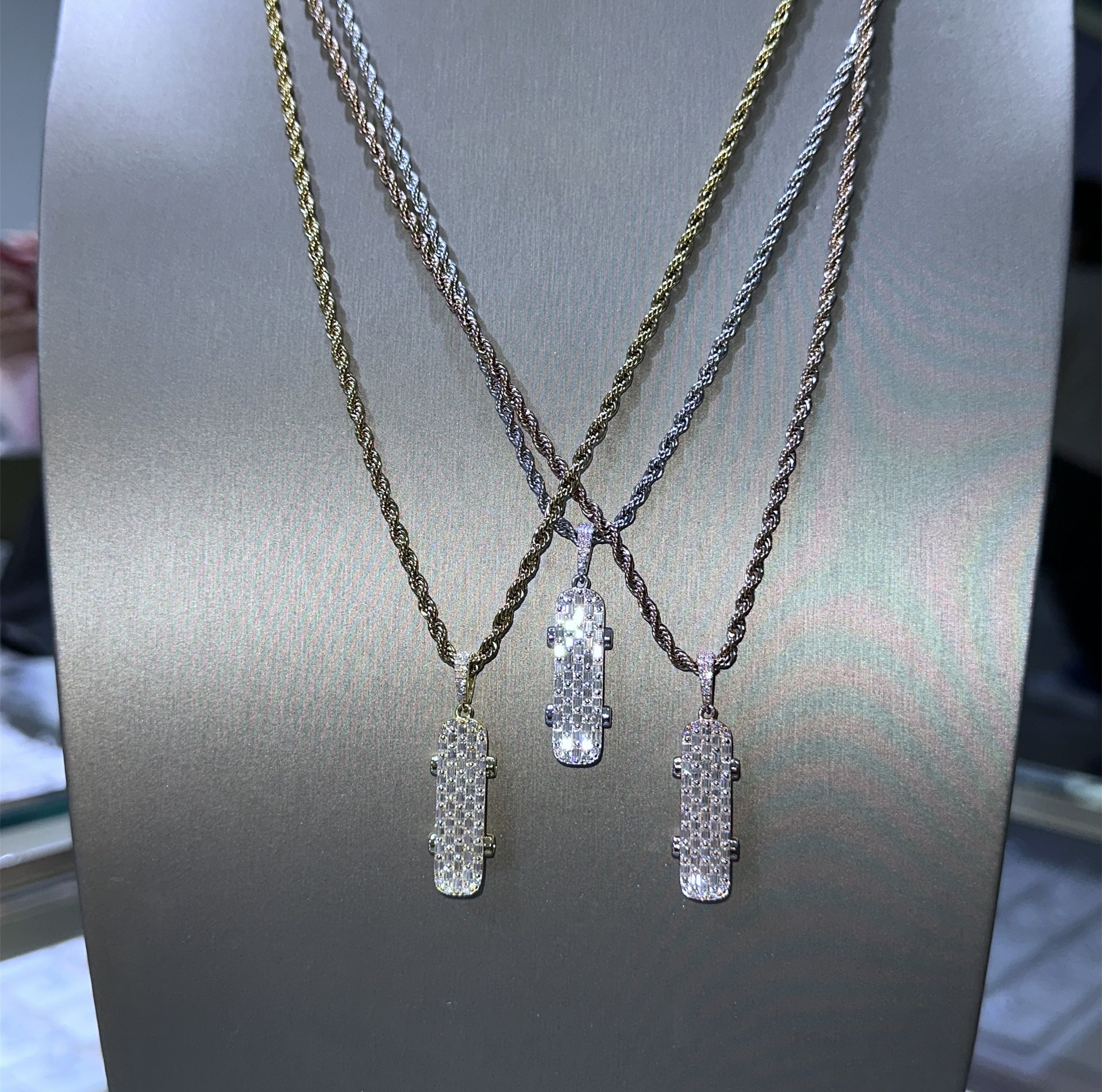 Iced Out Moissanite Diamon Skate Board Pendant