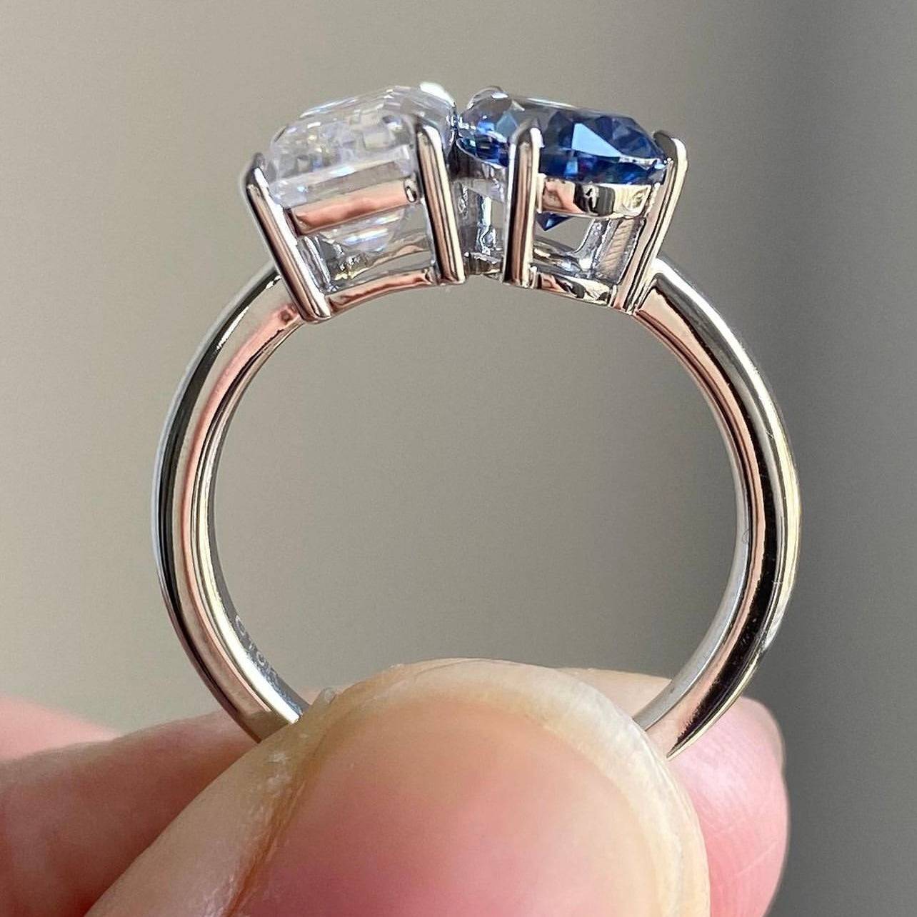 Fashion Design White Mix Sapphire Blue Moissanite Two Stome Design Ring White Gold 1 K 14K 18K