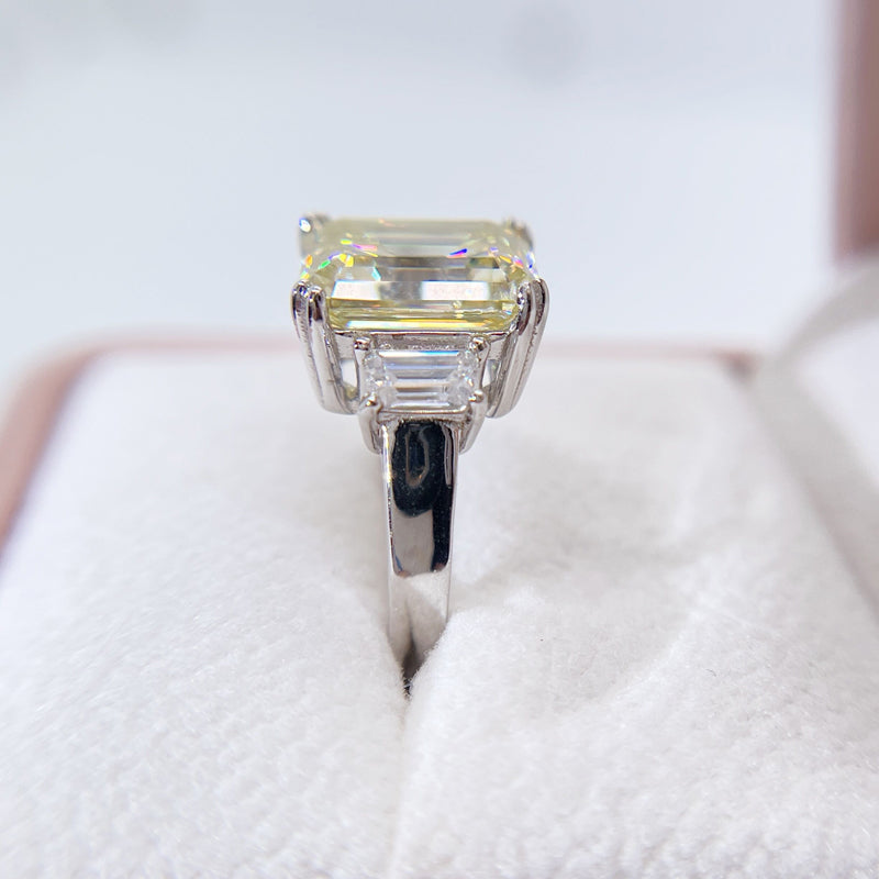 Кольцо из трех камней с драгоценным камнем из белого золота с канареечно-желтым муассанитом для женщин