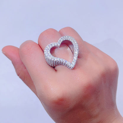 Anel de coração VVS Moissanite totalmente congelado em prata esterlina 925 para mulheres