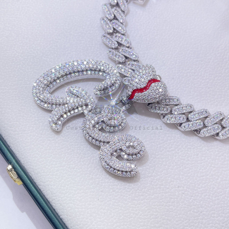 Custom Broken Heart Bail Gee Name Pendant with VVS Moissanite Diamond in Hip Hop Jewelry Style1