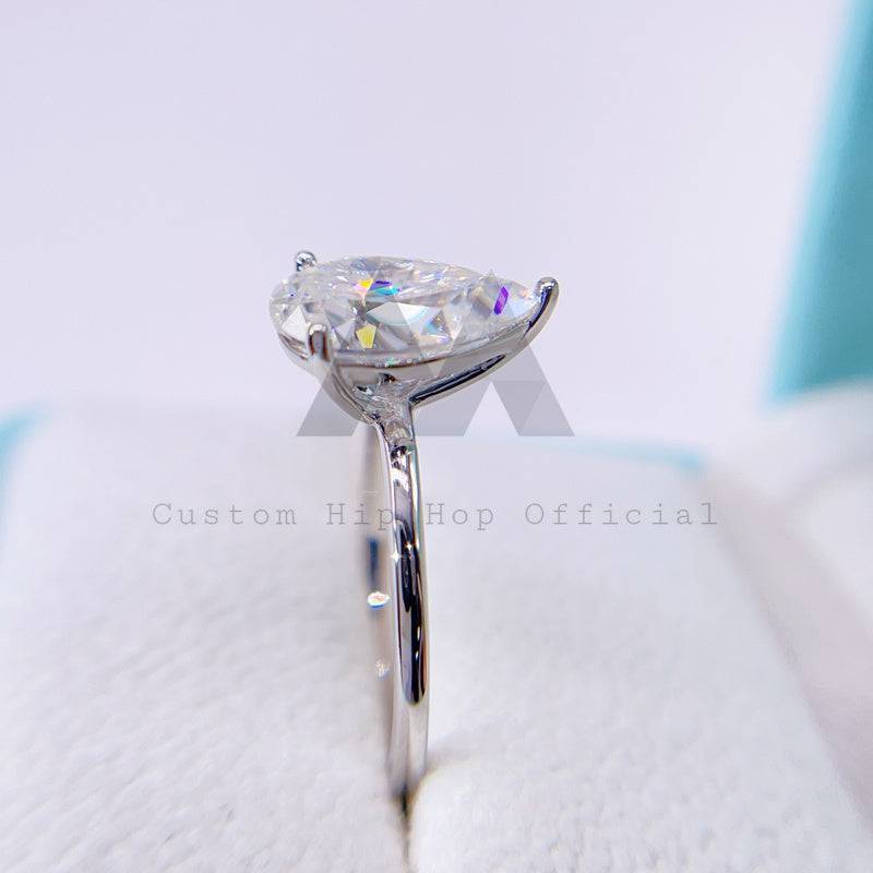 Banhado a ouro branco sobre prata 925 4CT Pear Cut VVS Moissanite Anel de noivado com diamante