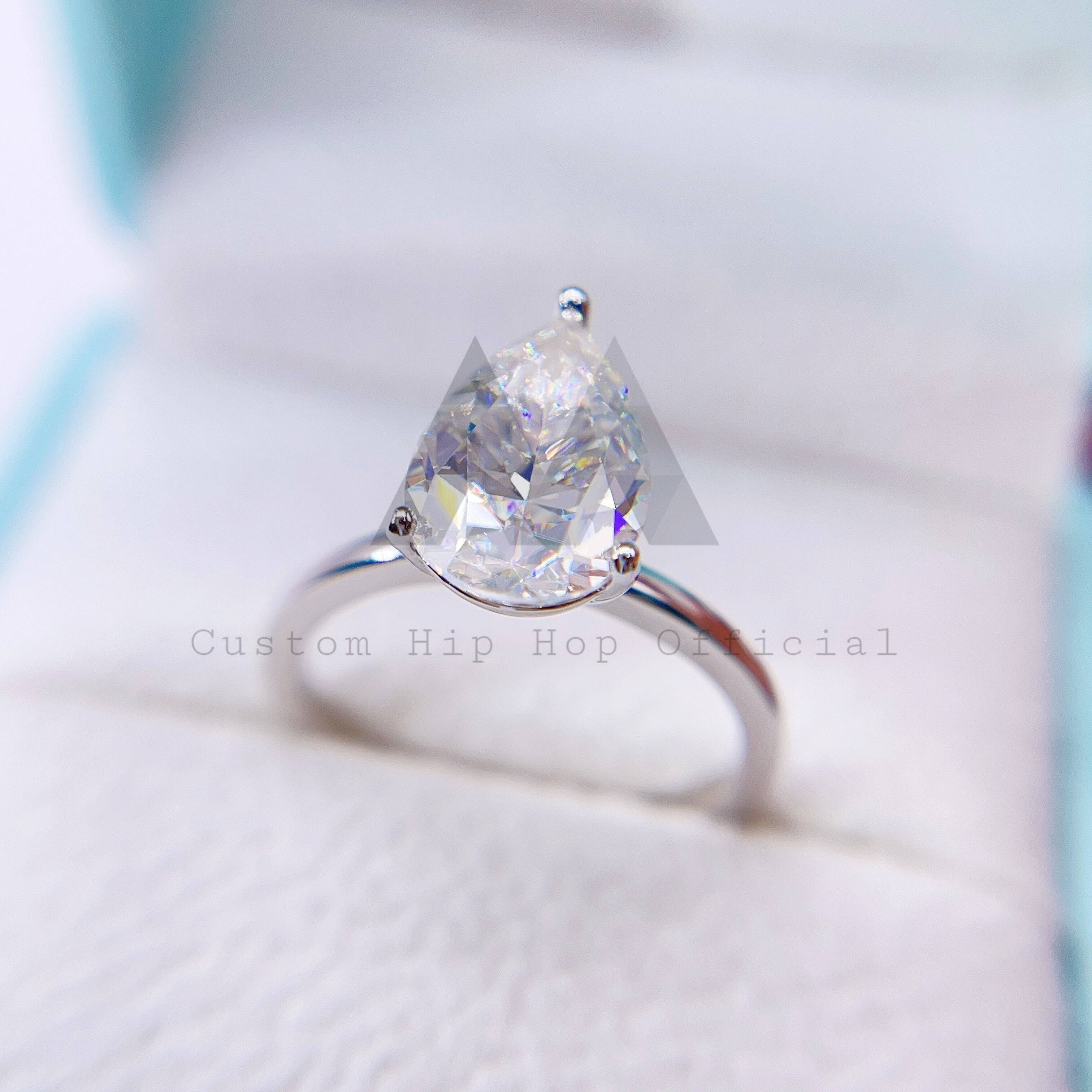 Banhado a ouro branco sobre prata 925 4CT Pear Cut VVS Moissanite Anel de noivado com diamante